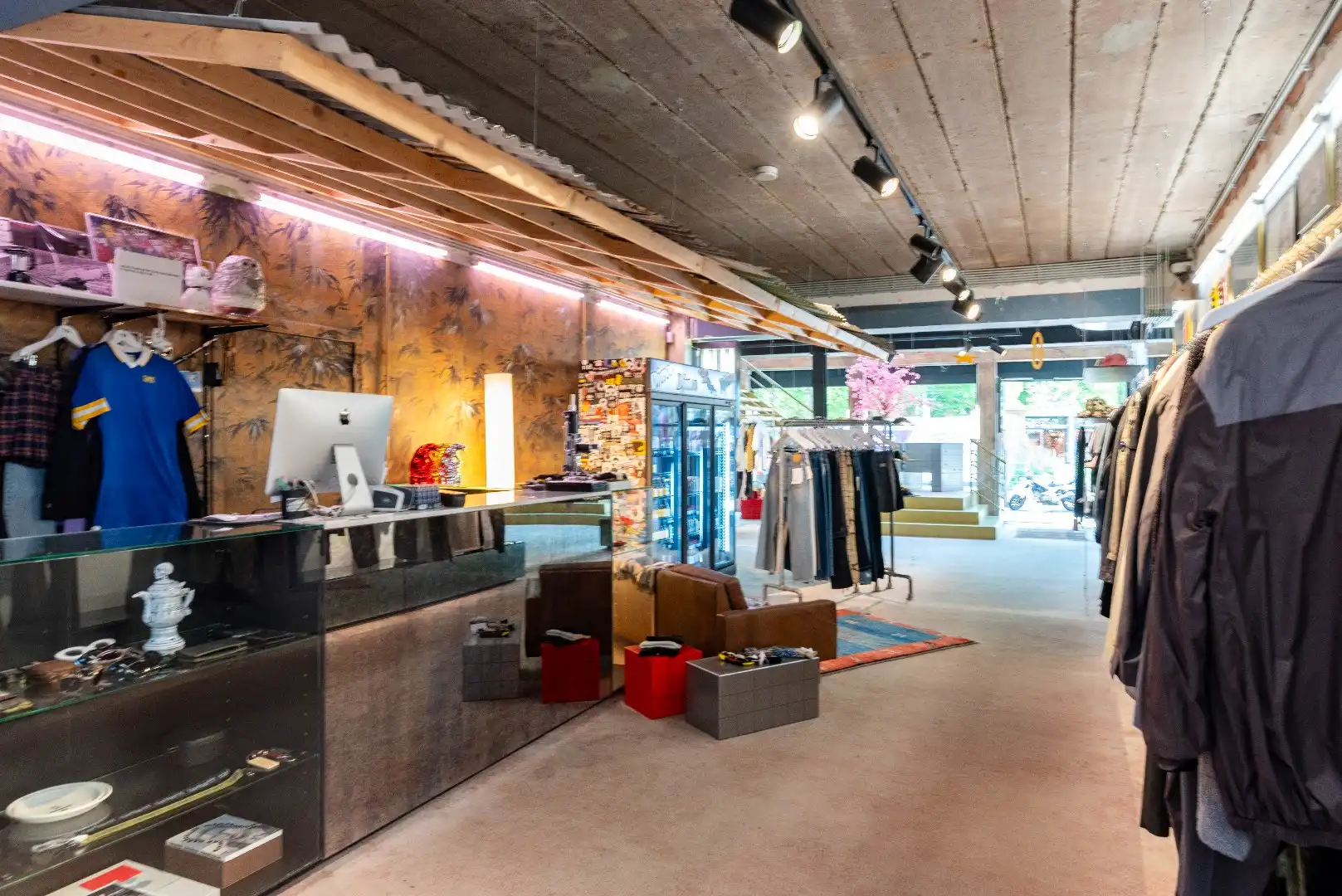 Veelzijdig handelspand in trendy winkelbuurt  foto 4