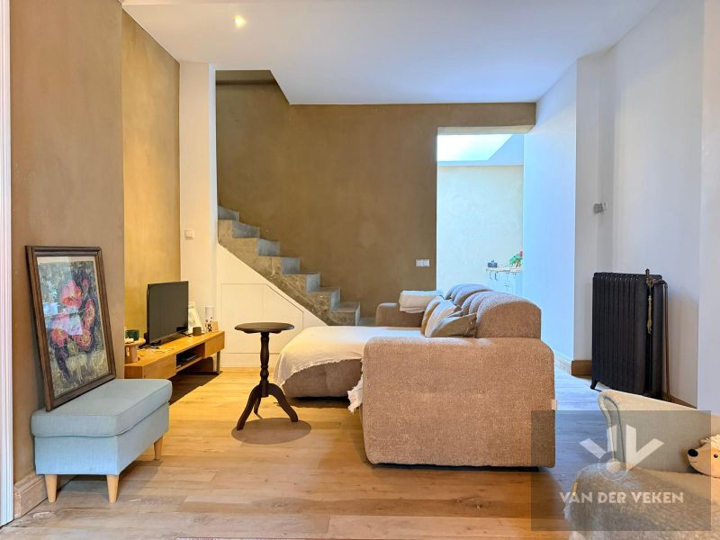 Prachtige woning met 4 slaapkamers. foto 4