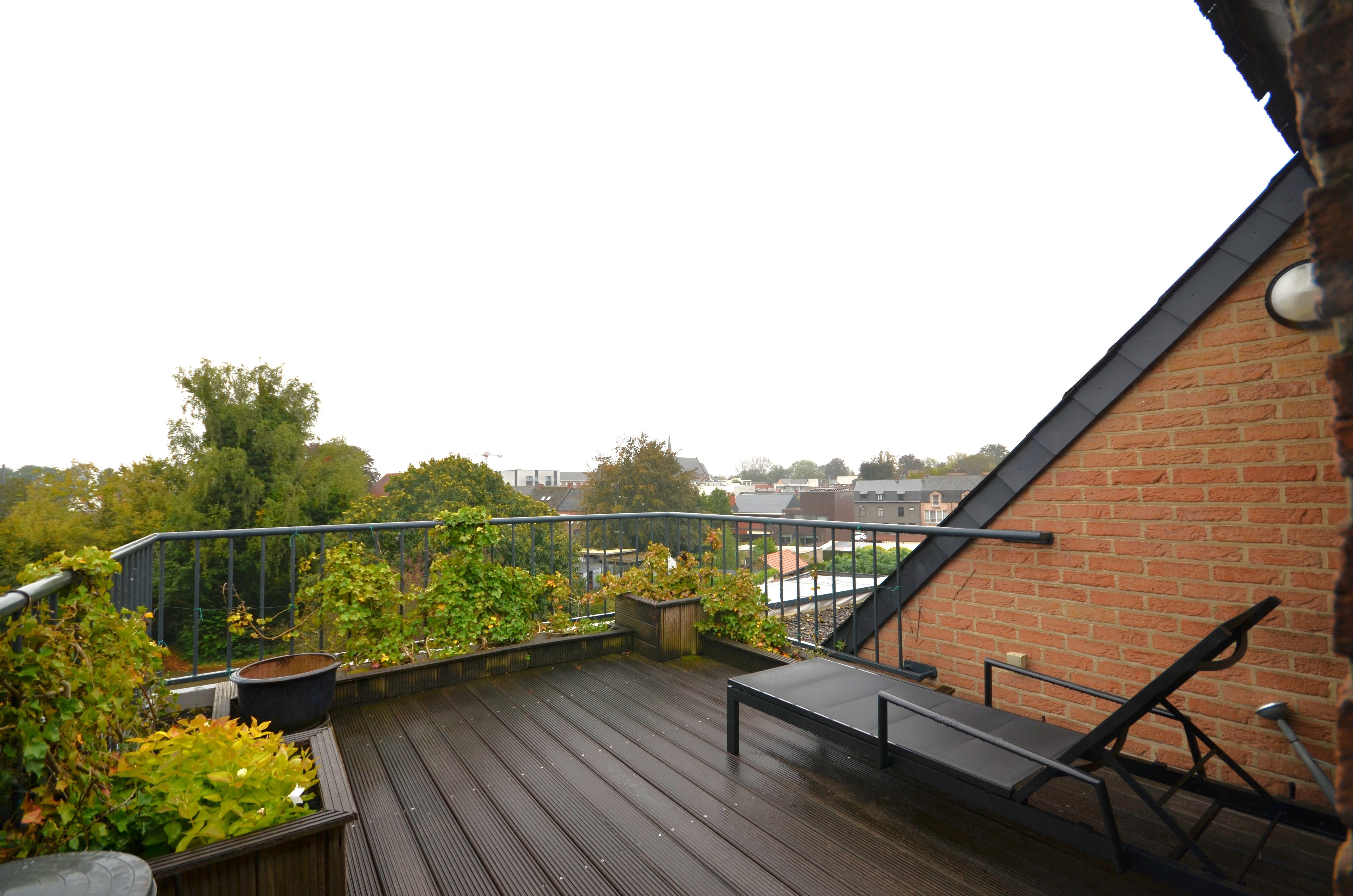 DAKAPPARTEMENT MET 1 SLAAPKAMER, FIJNE WOONKAMER EN AUTOSTAANPLAATS foto 15