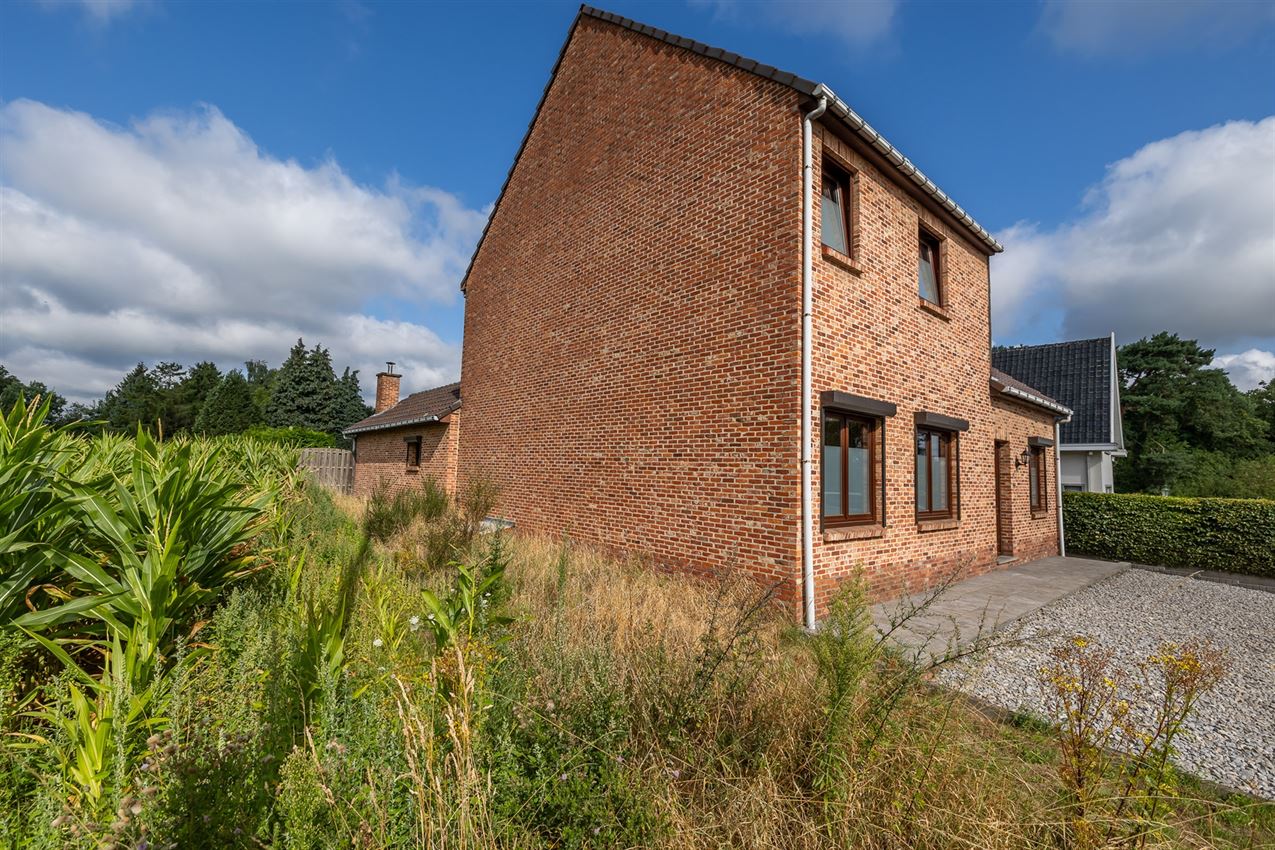 Vrijstaande woning met 3slk op 22a40ca op strategische ligging foto 43
