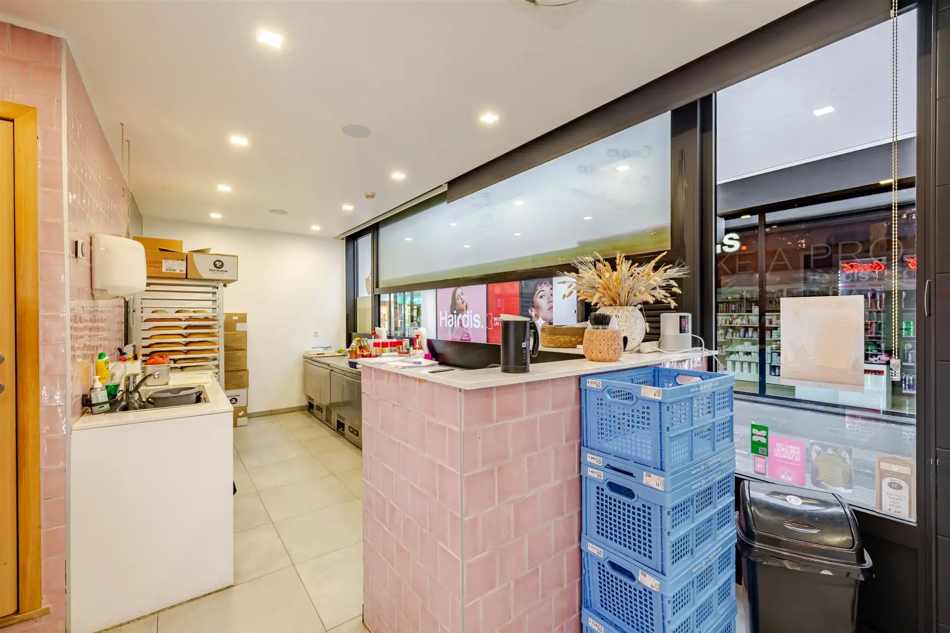 Overname: succesvolle broodjeszaak met topligging in het centrum foto 7