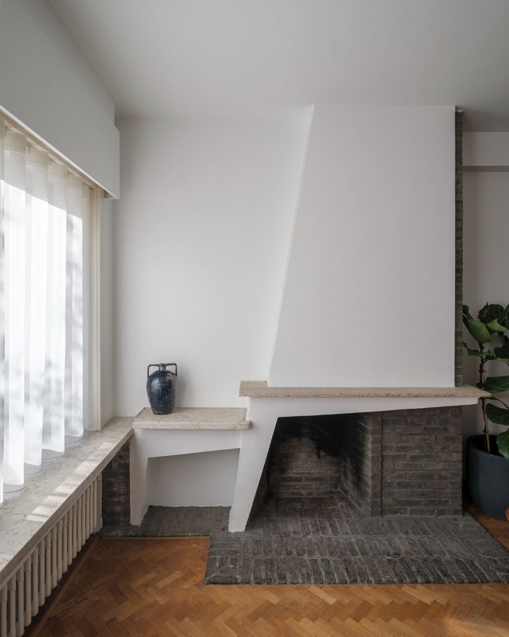 Een stijlvol appartement in de&nbsp;Sportstraat, met een warm mid-century karakter en hedendaags wooncomfort. foto 3