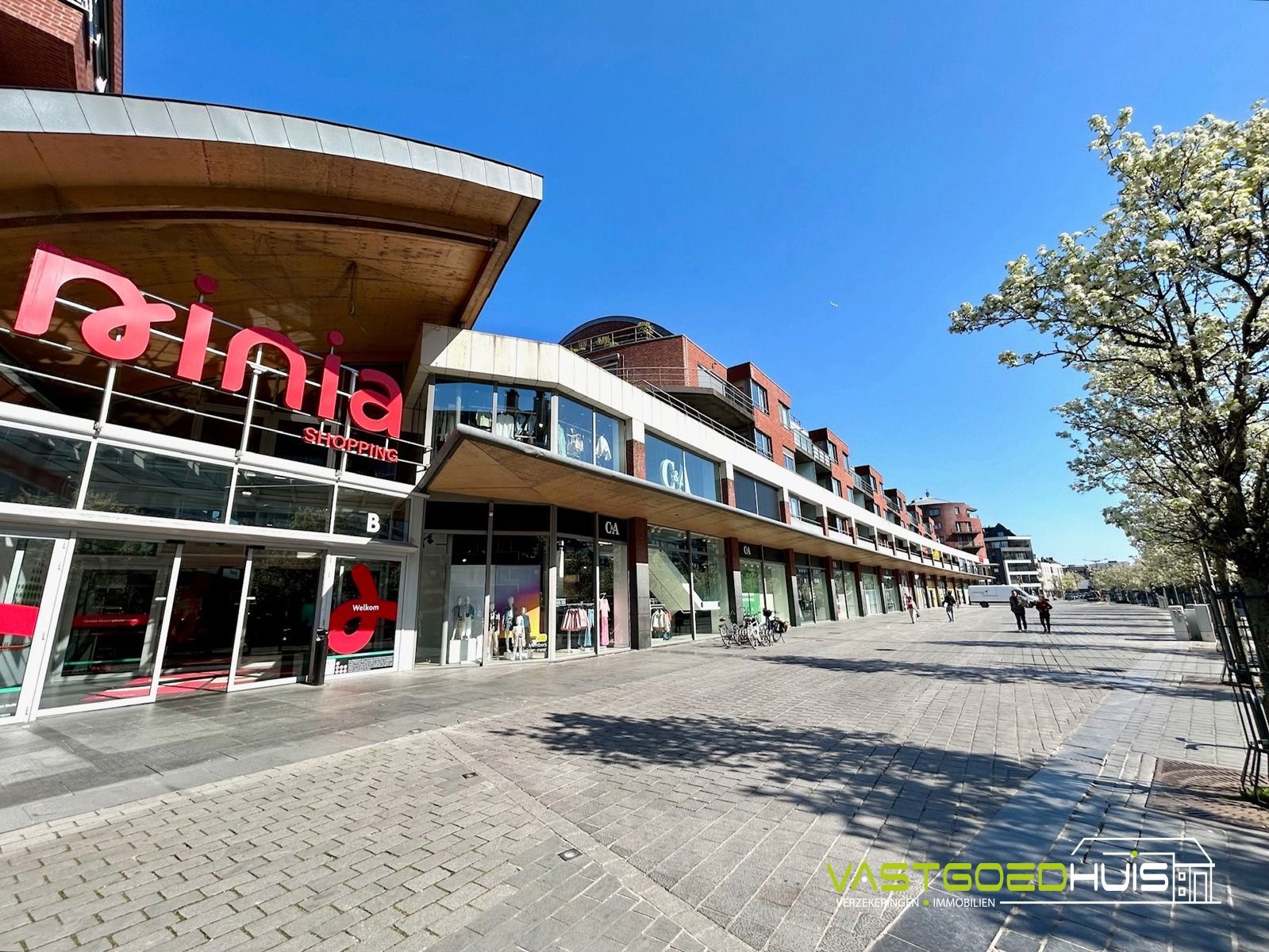 Prachtig appartement met terras, garage en autostaanplaatsen foto 2