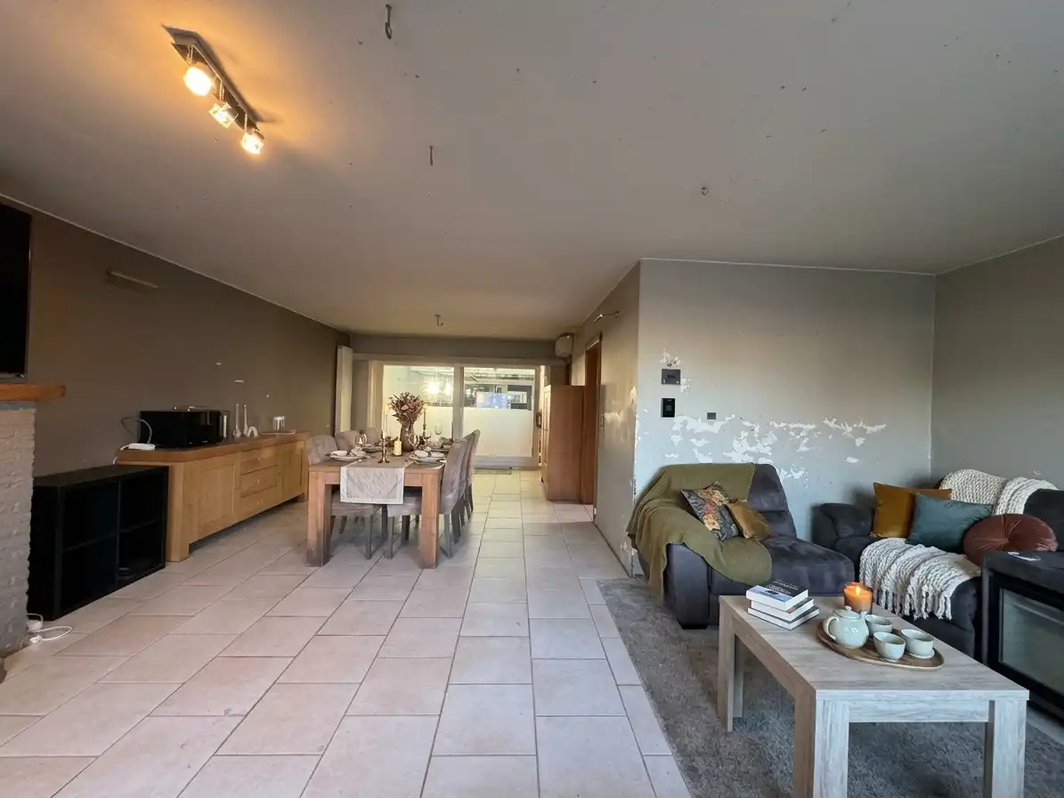 Unieke opportuniteit in Melsele: Karaktervolle woning met ruim magazijn/atelier (286 m²) op een perceel van 859 m² foto 5