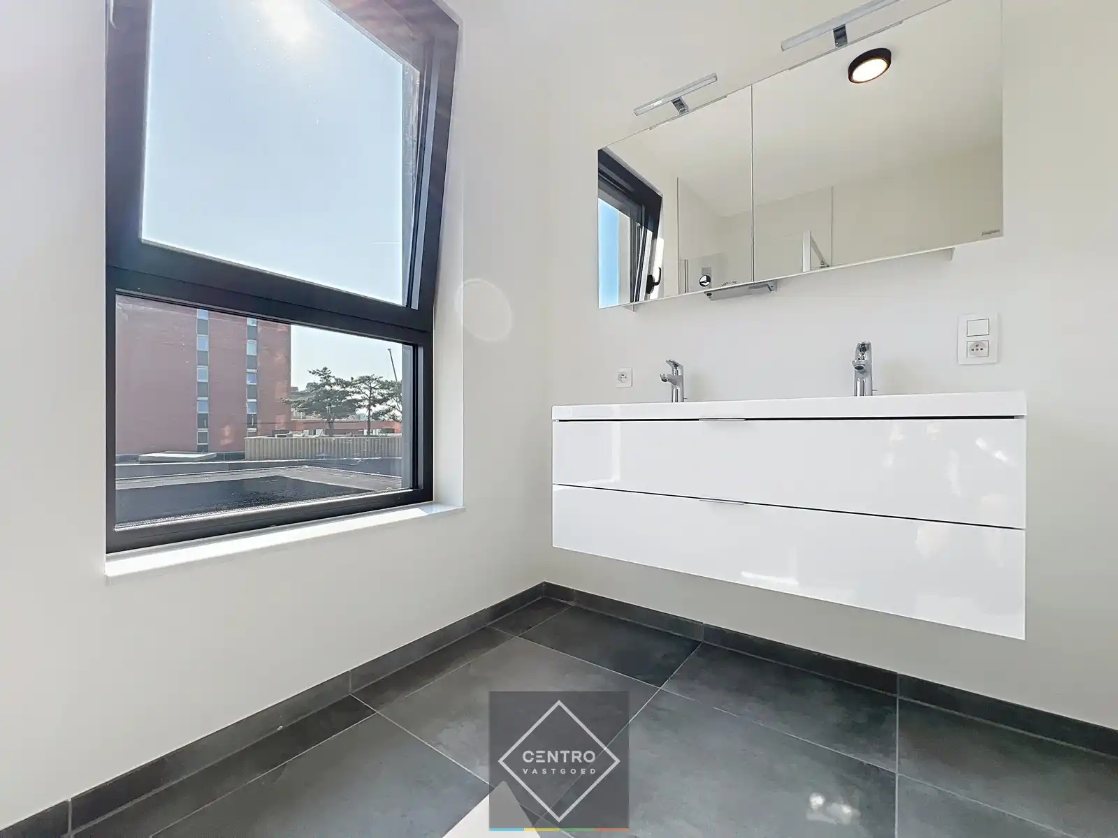 Penthouse (100m²) met RUIME terrassen (33m²) in kleinschalig project pal in het CENTRUM van Kortrijk ! Aankoop aan 6% BTW  mogelijk! foto 19