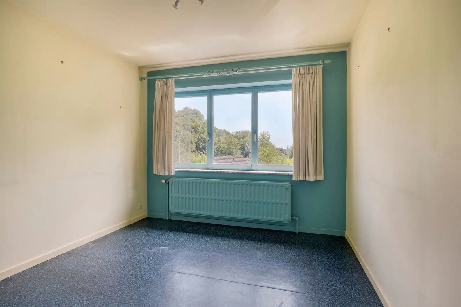 Ruime 3-gevelwoning met 4 à 5 slaapkamers, grote garage en dubbele straattoegang foto 16