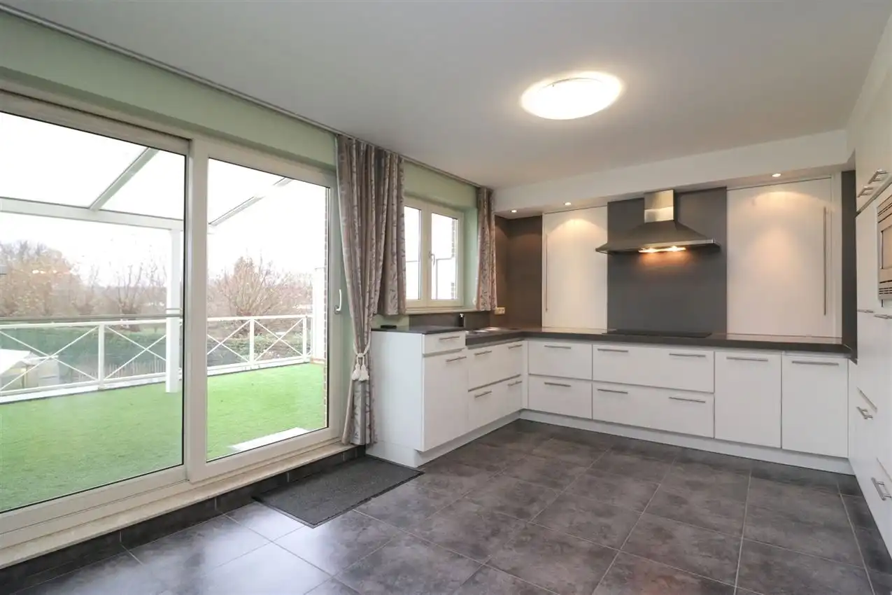Duplex met lif tot slaapniveau, groot terras & garage foto 6