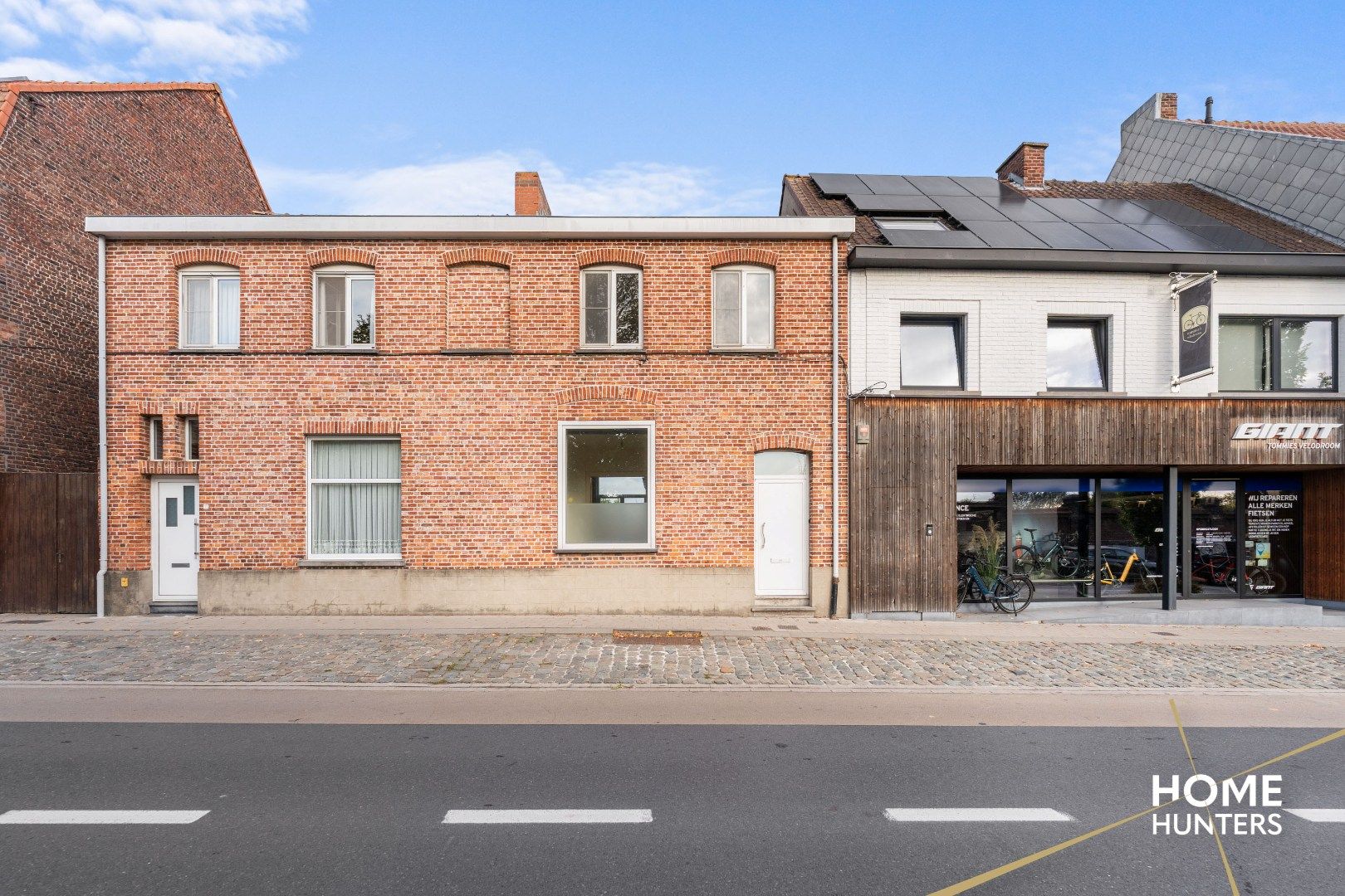 Op te frissen woning met 3 slaapkamers, ruime tuin en grote garage nabij centrum Ieper foto 29