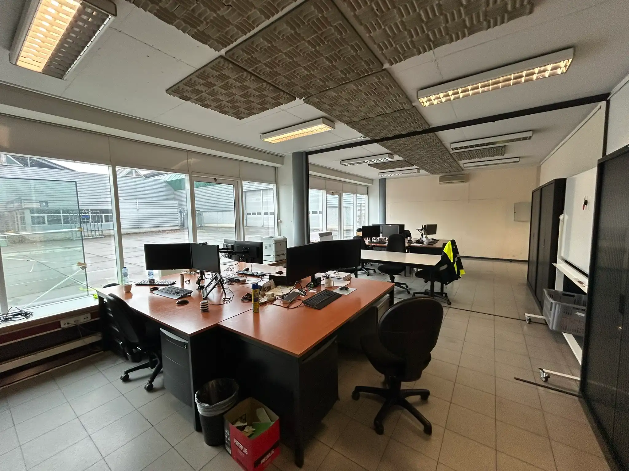 Uitstekend gelegen industrieel gebouw met kantoren op 272are foto 11