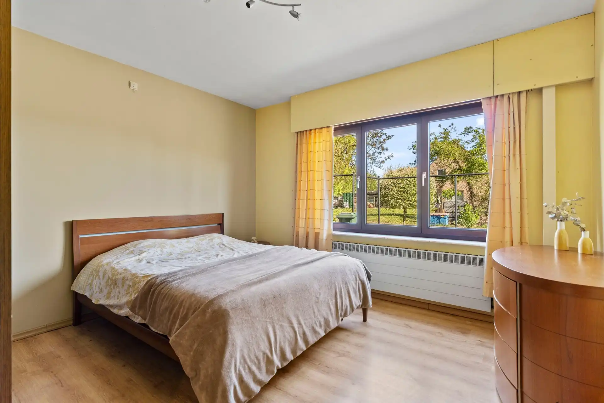 Zeer ruime bungalow met grote zolder, op een perceel van 520 m² met 2 garages, in een rustige straat nabij centrum Hamme foto 11