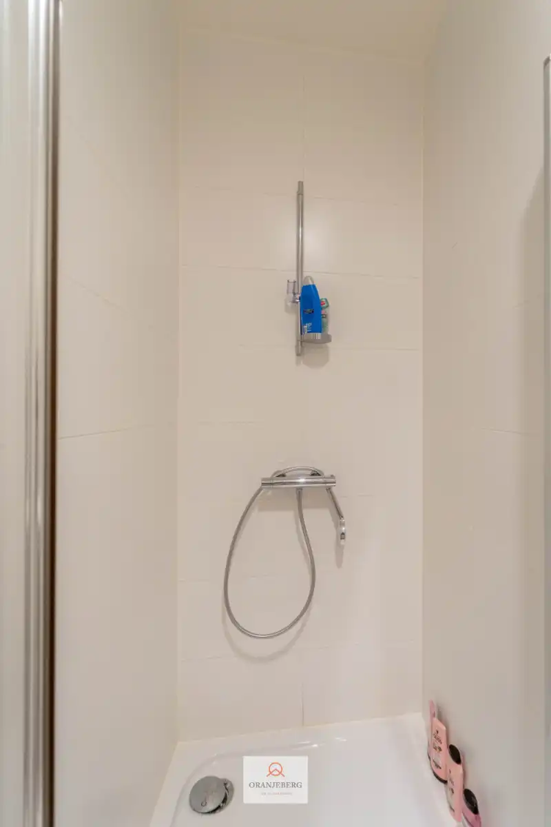 Moderne gelijkvloerse studio met terras te Gent foto 17