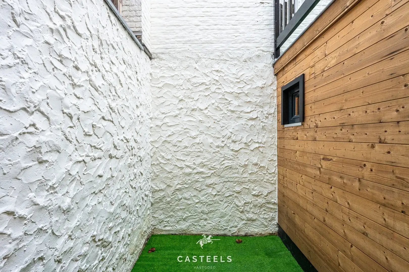 Recent gerenoveerde woning met 5 slpk, koer en terras te Gent foto 9