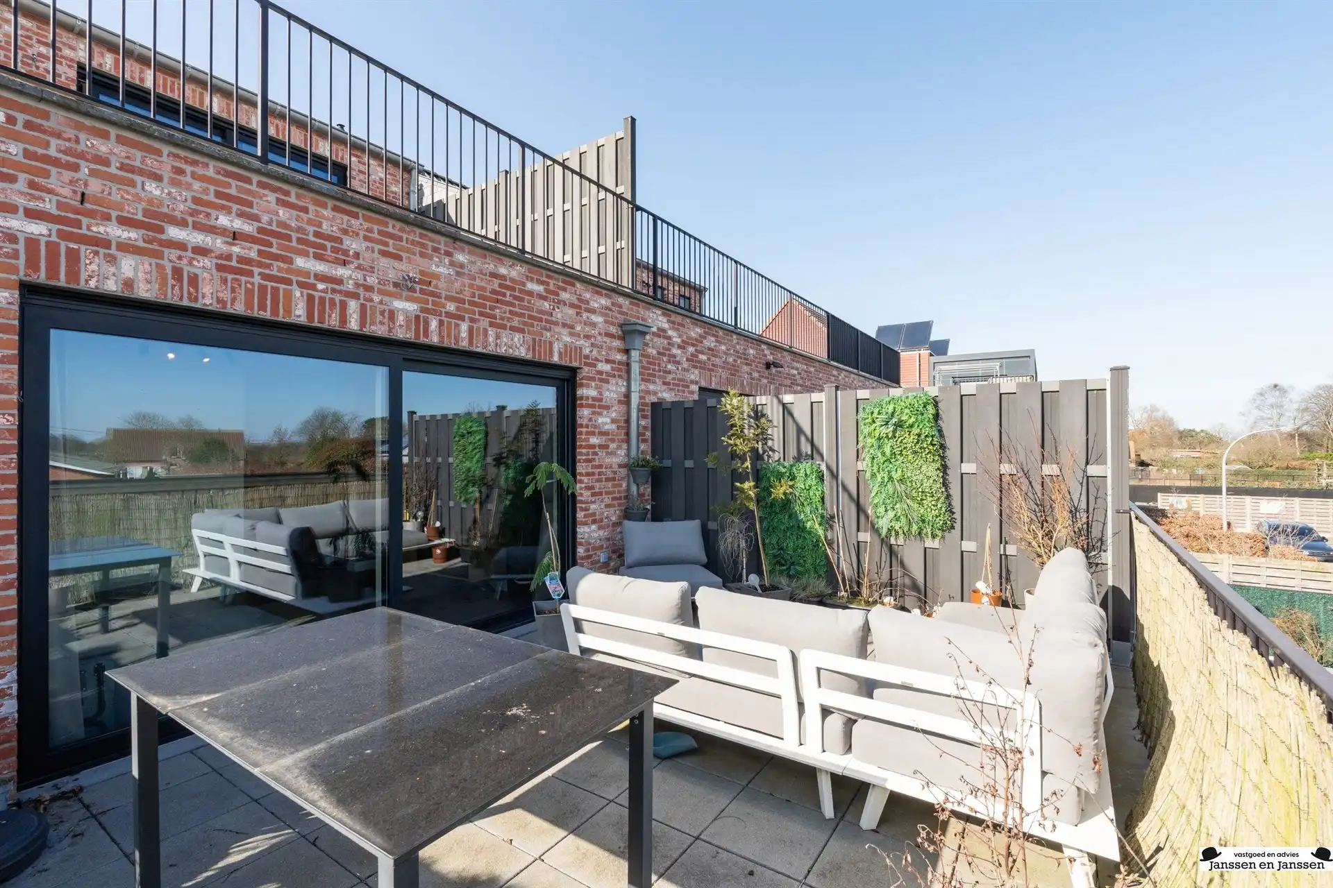 Lichtrijk en modern appartement met prachtig (dak)terras foto 5