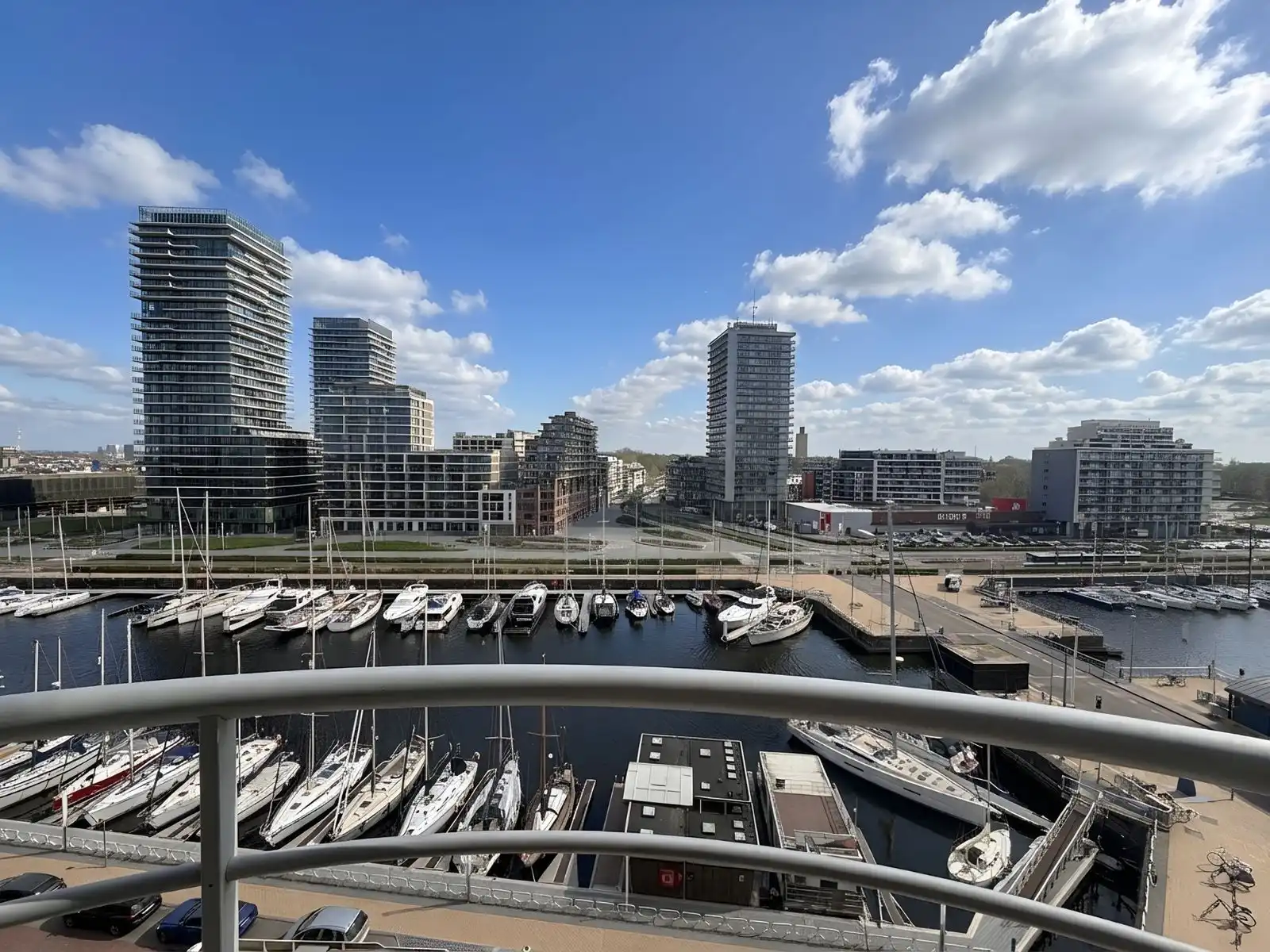Ruim appartement met verzichten op jachthaven van Oostende foto 7