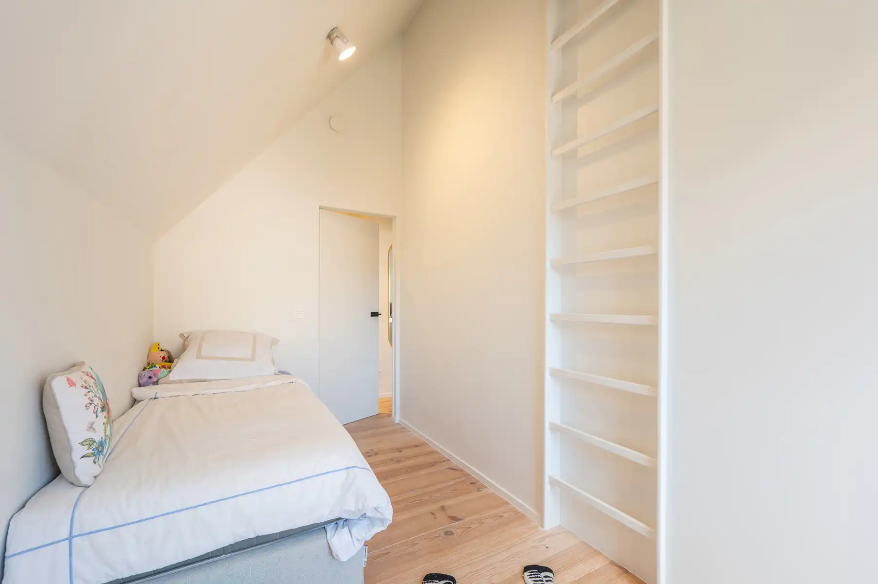 Volledig vernieuwde, gezellige woning foto 16