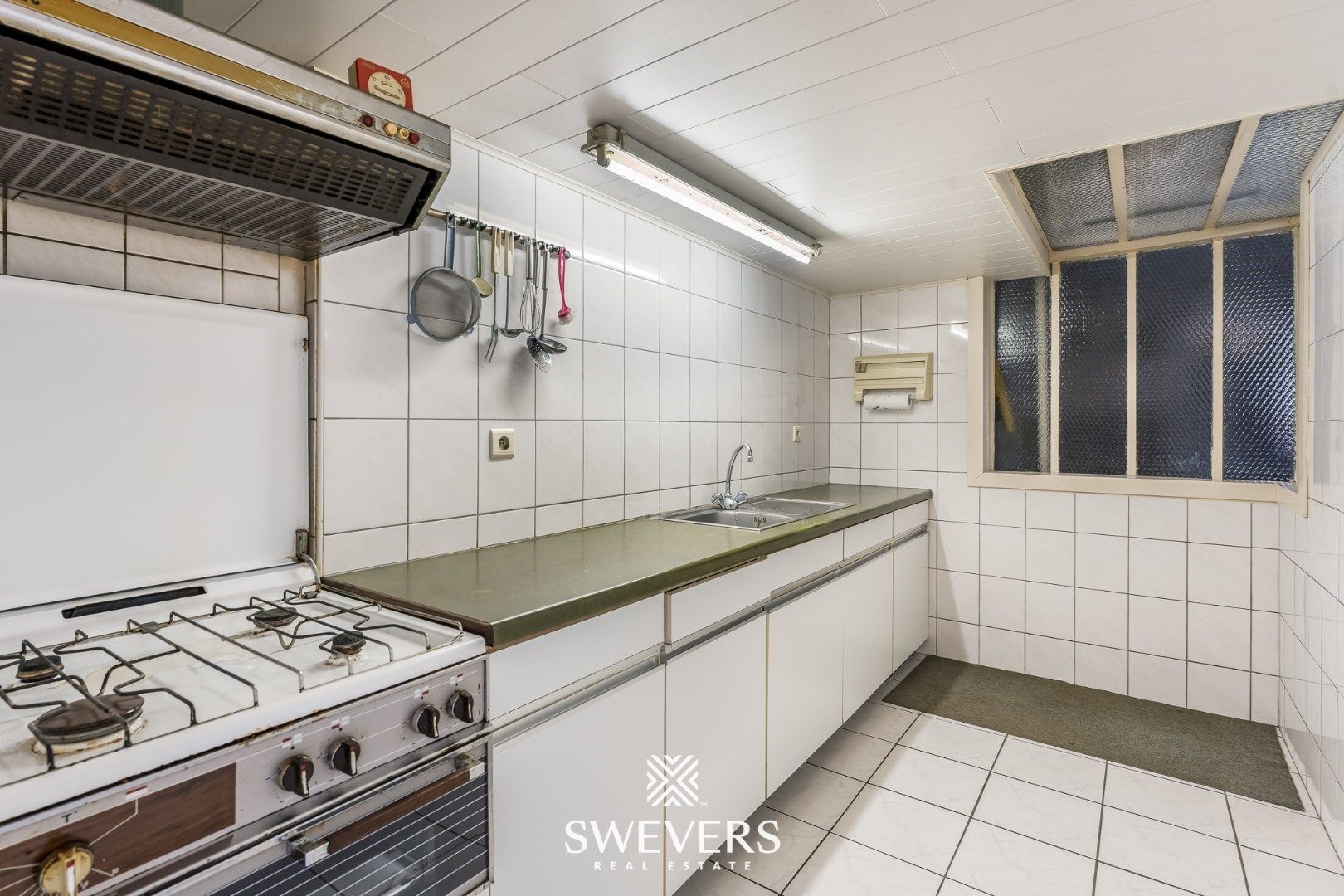 Ruime renovatiewoning met topverbinding te Sint-Truiden foto 14