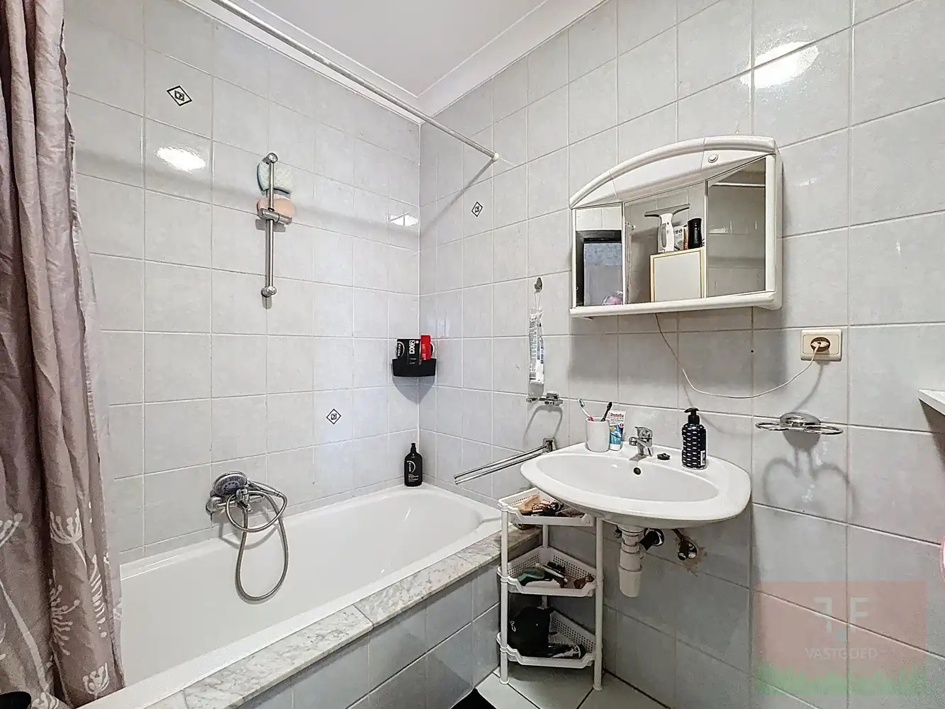 Instapklaar appartement met 2 kamers en terras te Sint-Lievens-Houtem foto 9