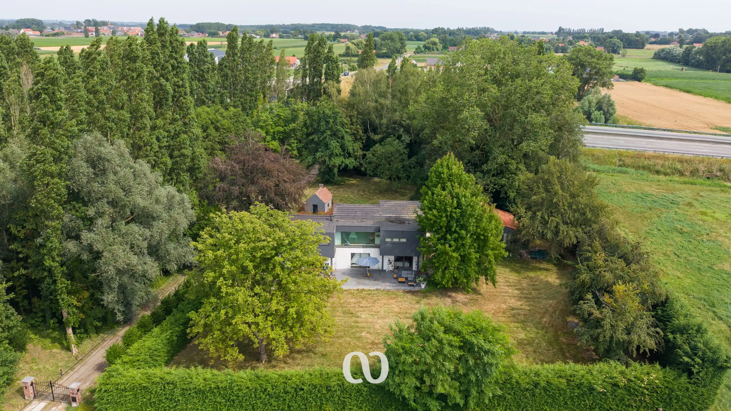 Ruime woning op 6.095 m² met uitstekende bereikbaarheid in Kruishoutem foto 14