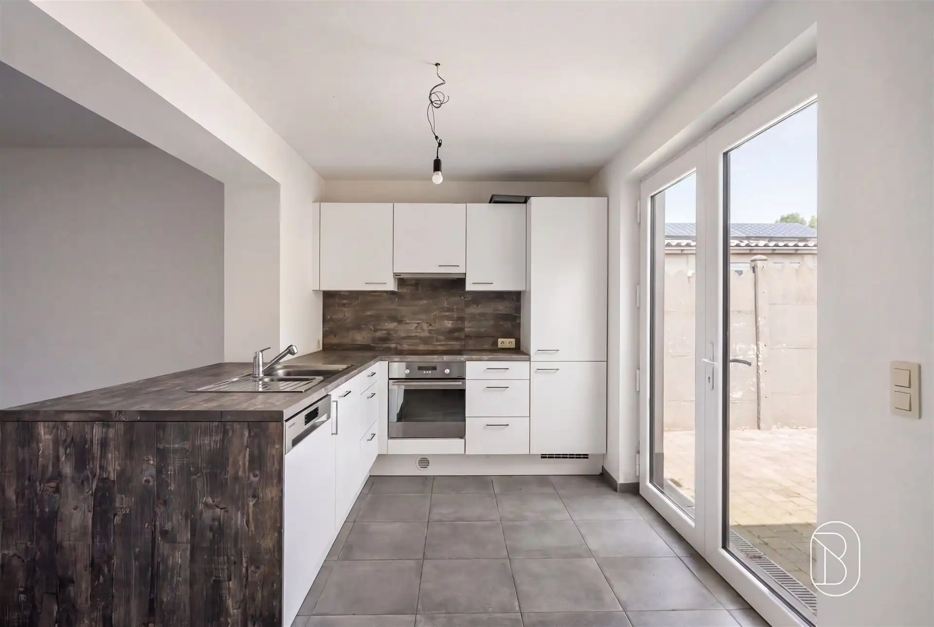 Mooie gerenoveerde halfopen woning met tuin in Saint-Sauveur foto 11