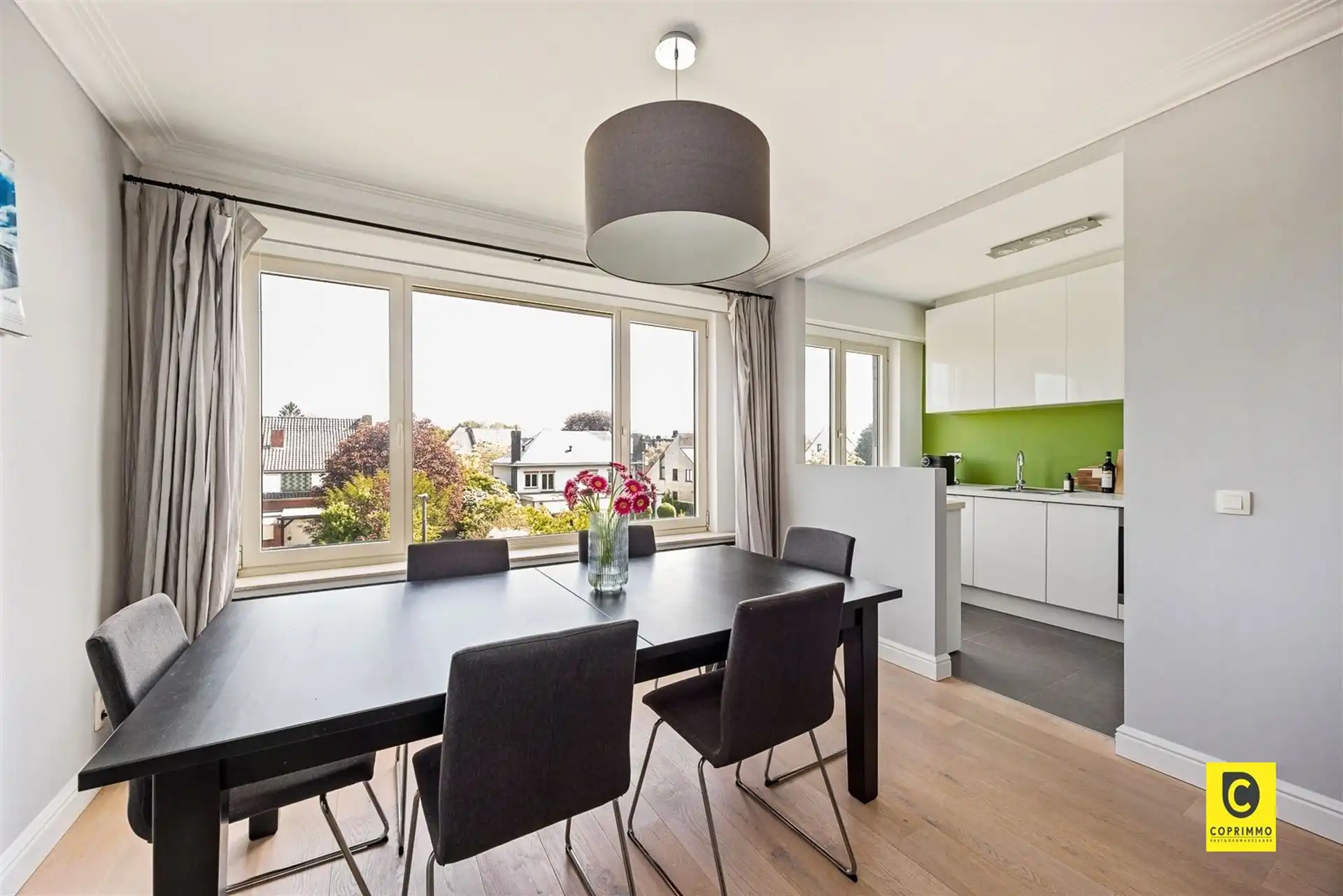 2-Slaapkamer Appartement + Garage in Wilrijk foto 3