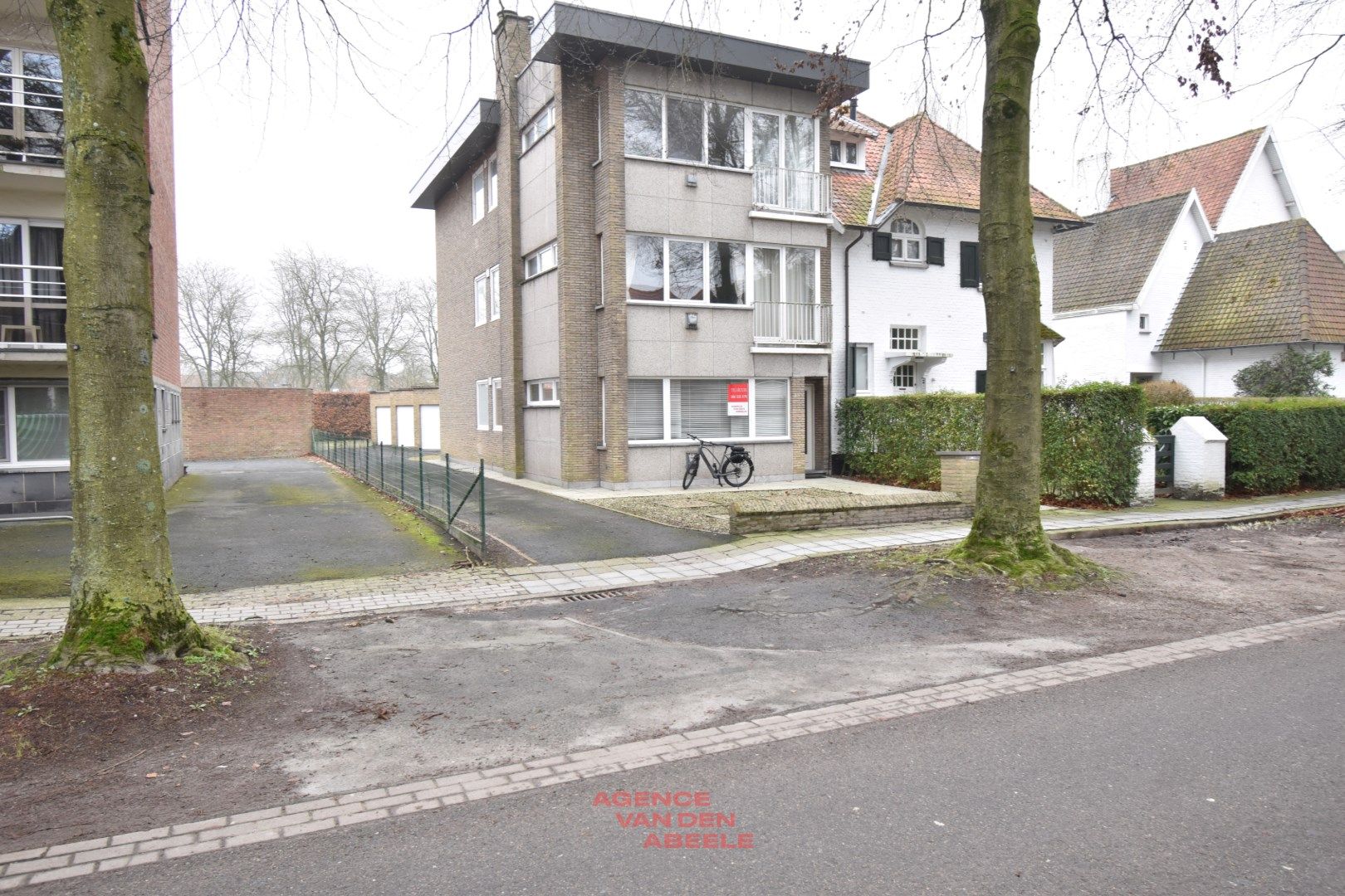 Instapklaar gelijkvloers appartement met 2 slaapkamers foto {{pictureIndex}}