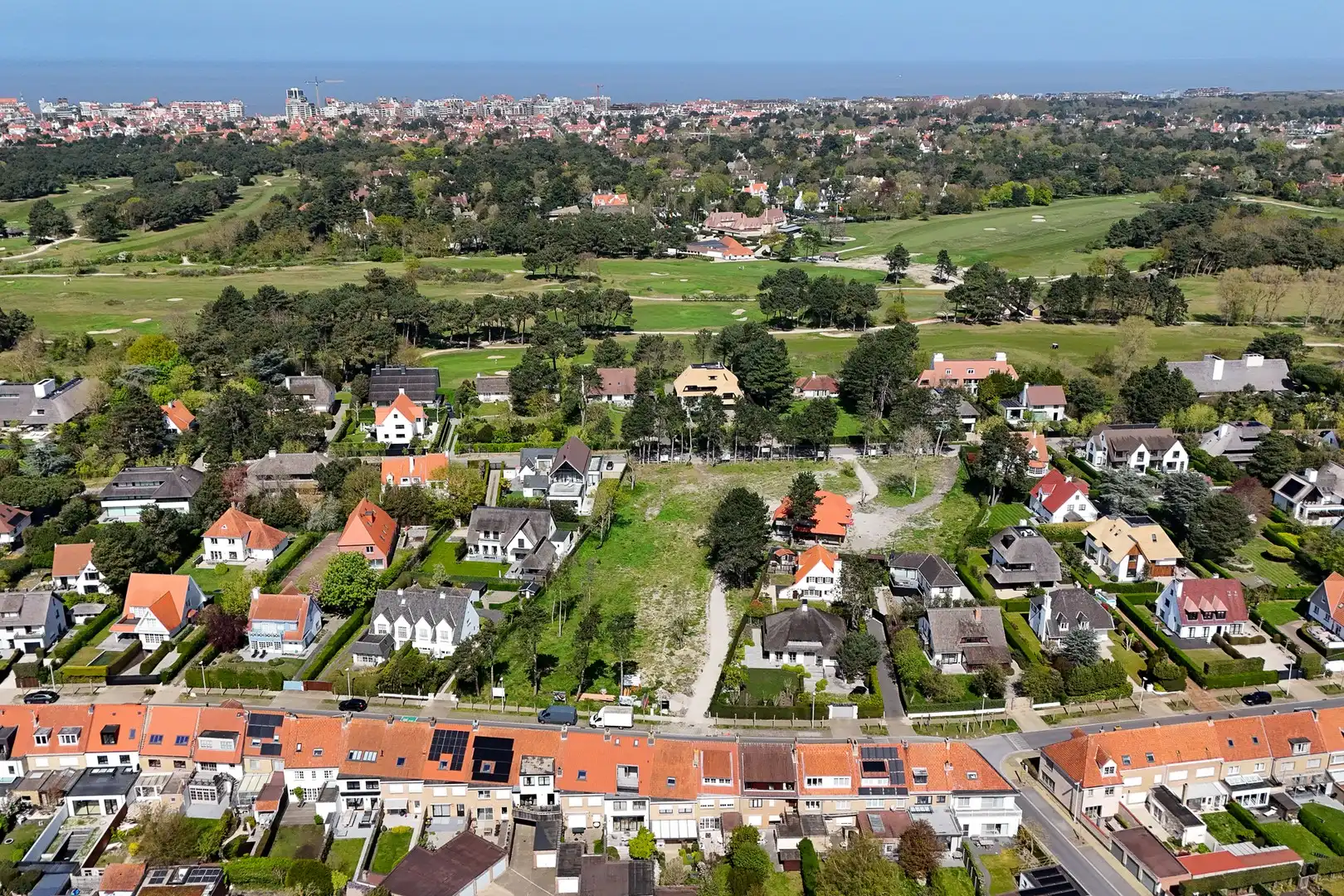 Luxueuze nieuwbouwvilla met ondergrondse parking nabij de Royal Zoute Golf Club. foto 7