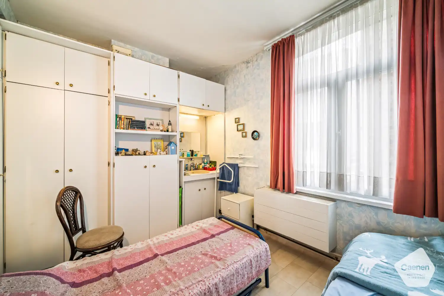 Te renoveren twee slaapkamer appartement op gunstige locatie foto 6