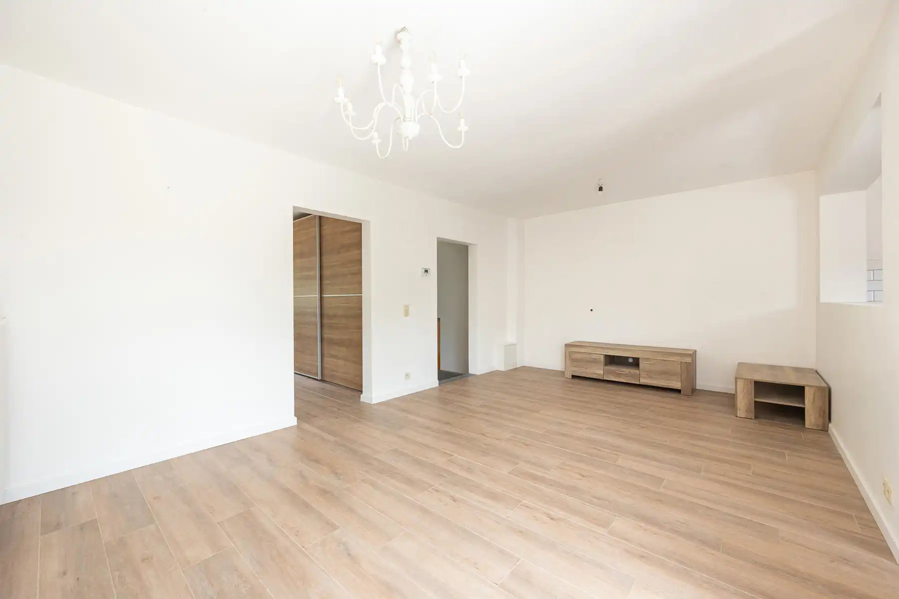 Handelspand met woonst en magazijn op commerciële toplocatie foto 12