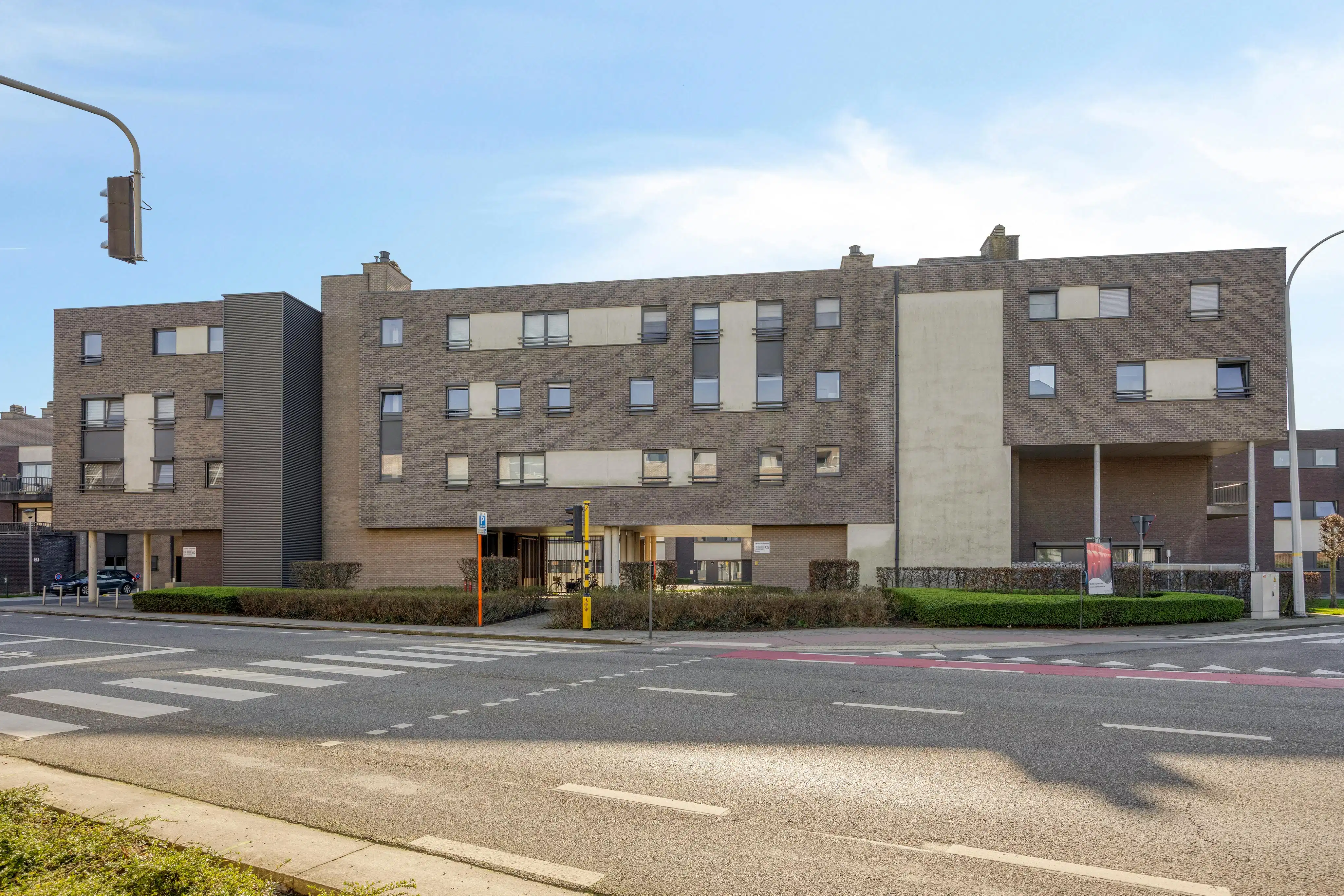 Goed onderhouden, ruim appartement te koop in centrum Maaseik foto 18