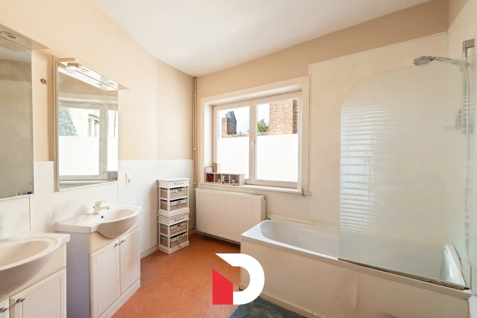 Lichtrijke hoekwoning uitgerust met een polyvalente ruimte / atelierruimte op de gelijkvloerse verdieping. foto 11