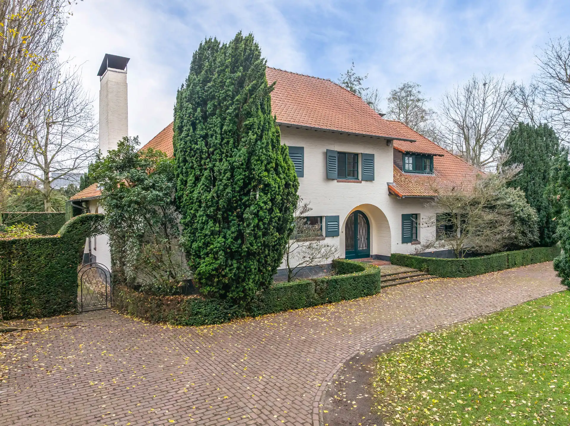 Stijlvolle villa met zwembad en uitzonderlijk potentieel foto 2