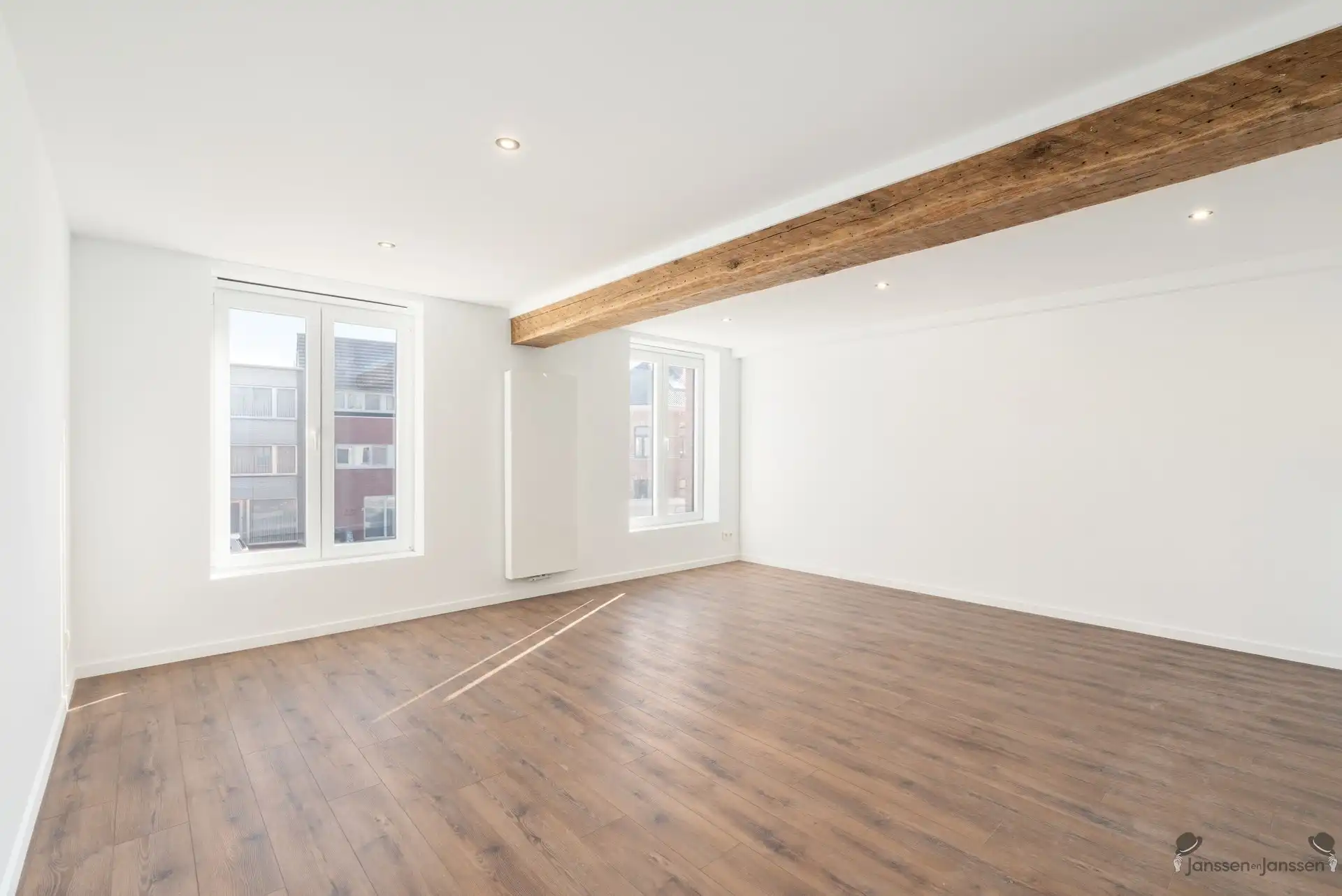 Luxueus gerenoveerd duplexappartement met 4 slaapkamers en private tuin foto 12