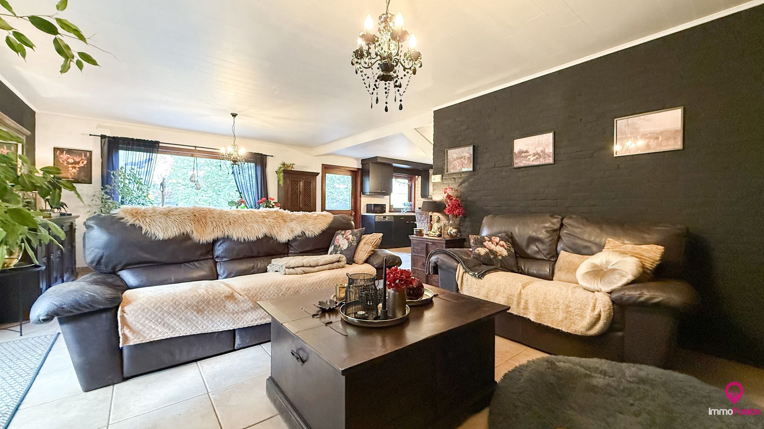 Idyllische woning met 2 slaapkamers, weide en stallen! foto 6