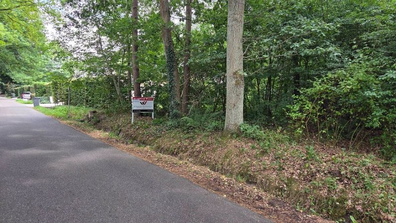 Residentieel gelegen bouwgrond van 31a10ca voor open bebouwing met private toegangsweg nabij golf- en meerdomein foto 3