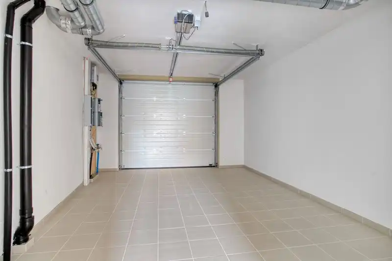Prachtige, verrassend ruime nieuwbouwwoning met 3 slaapkamers én inpandige garage te koop in Dentergem! foto 9