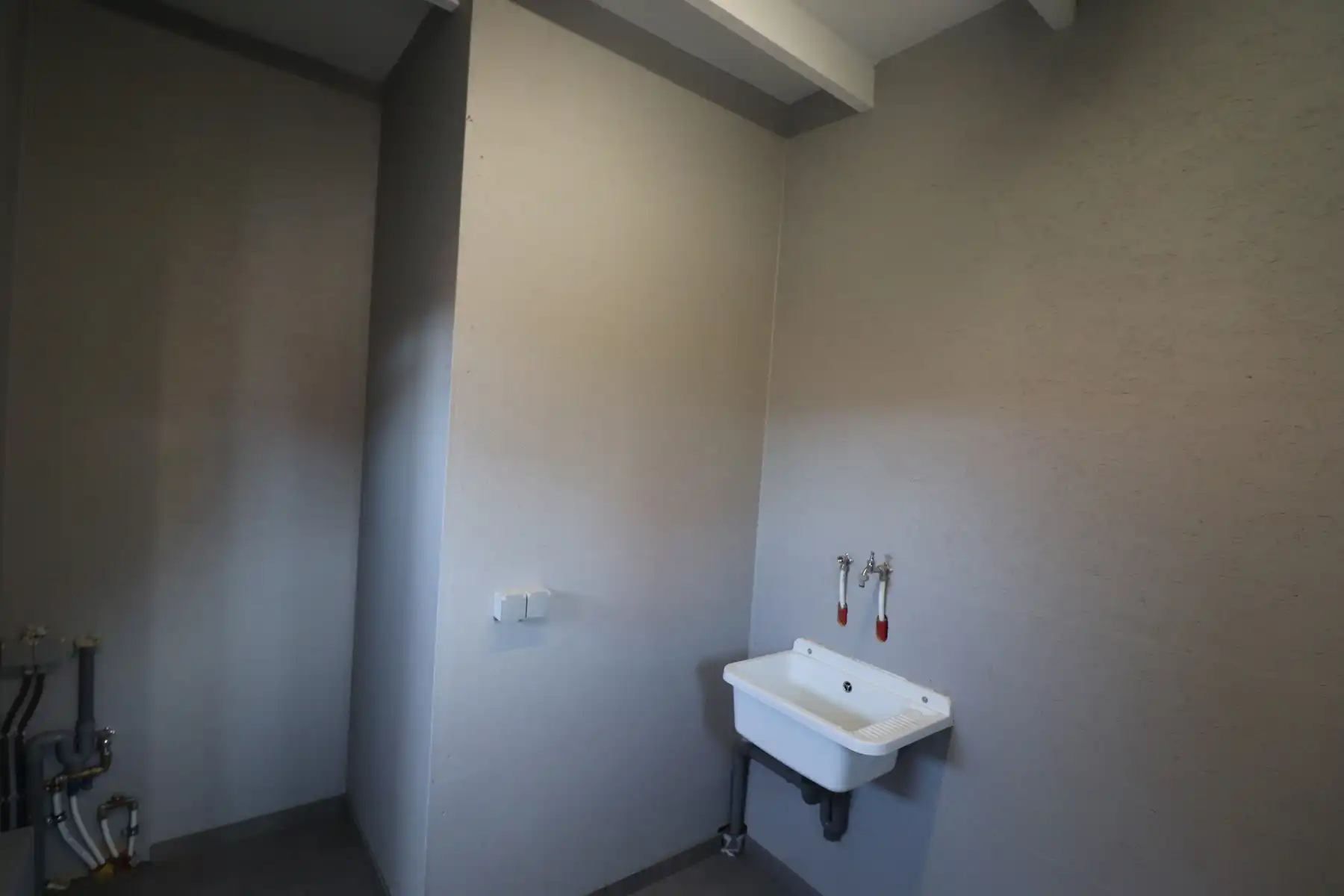 Volledig gerenoveerde woning met stadskoer op een hoekperceel. foto 10