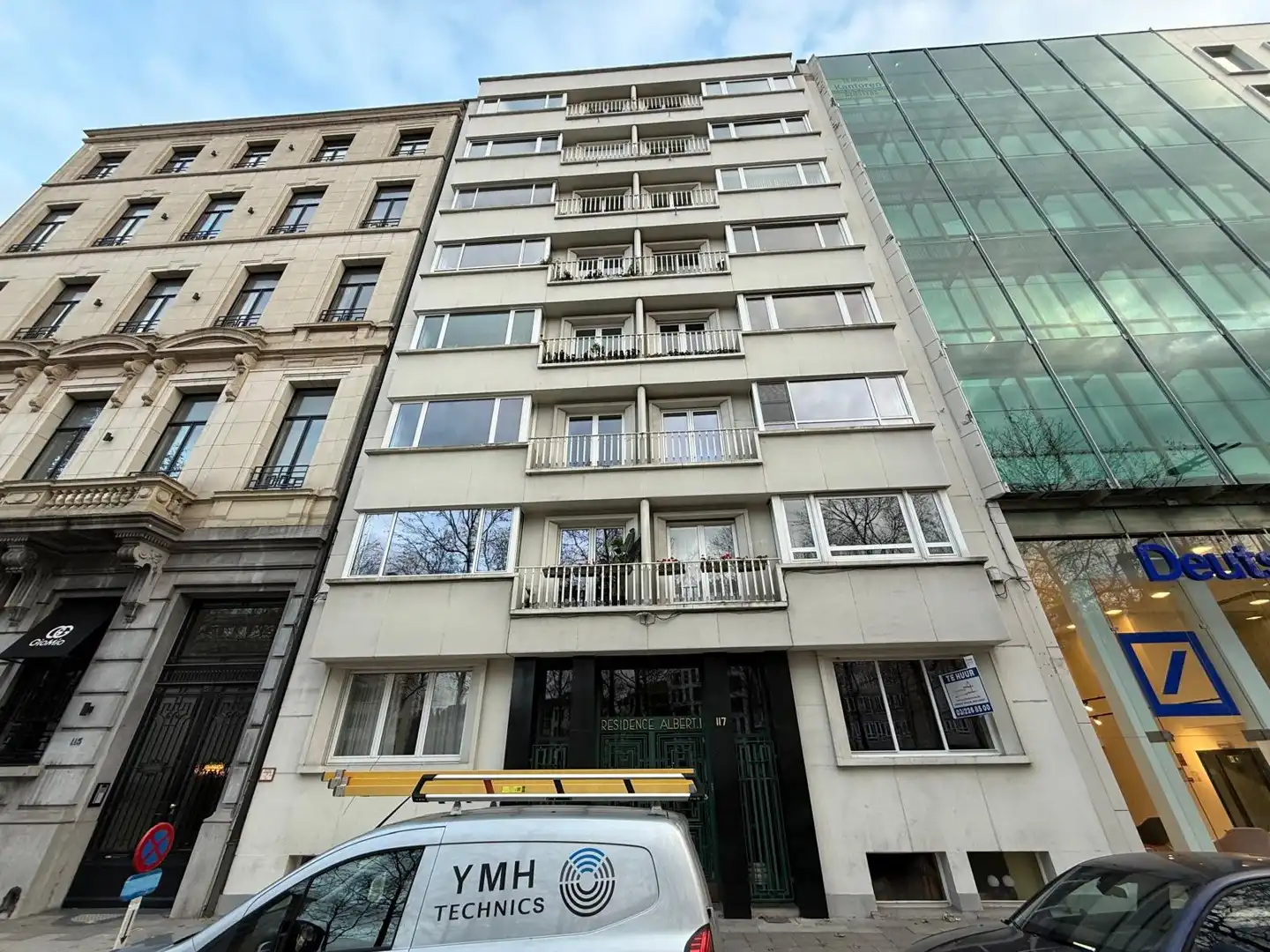 RUIM GELIJKVLOERSAPPARTEMENT foto {{pictureIndex}}