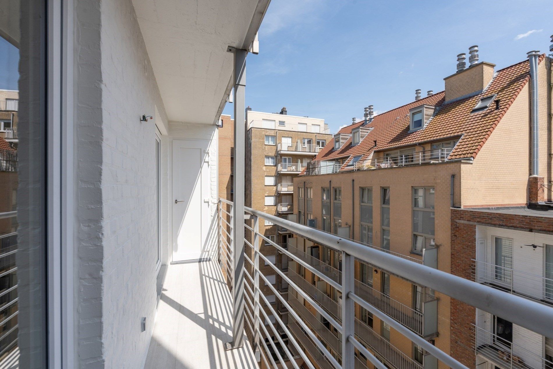 Integraal gerenoveerd appartement genietend van een panoramisch uitzicht op de zeedijk te Duinbergen! (mog tot aankoop van een garage)  foto 23