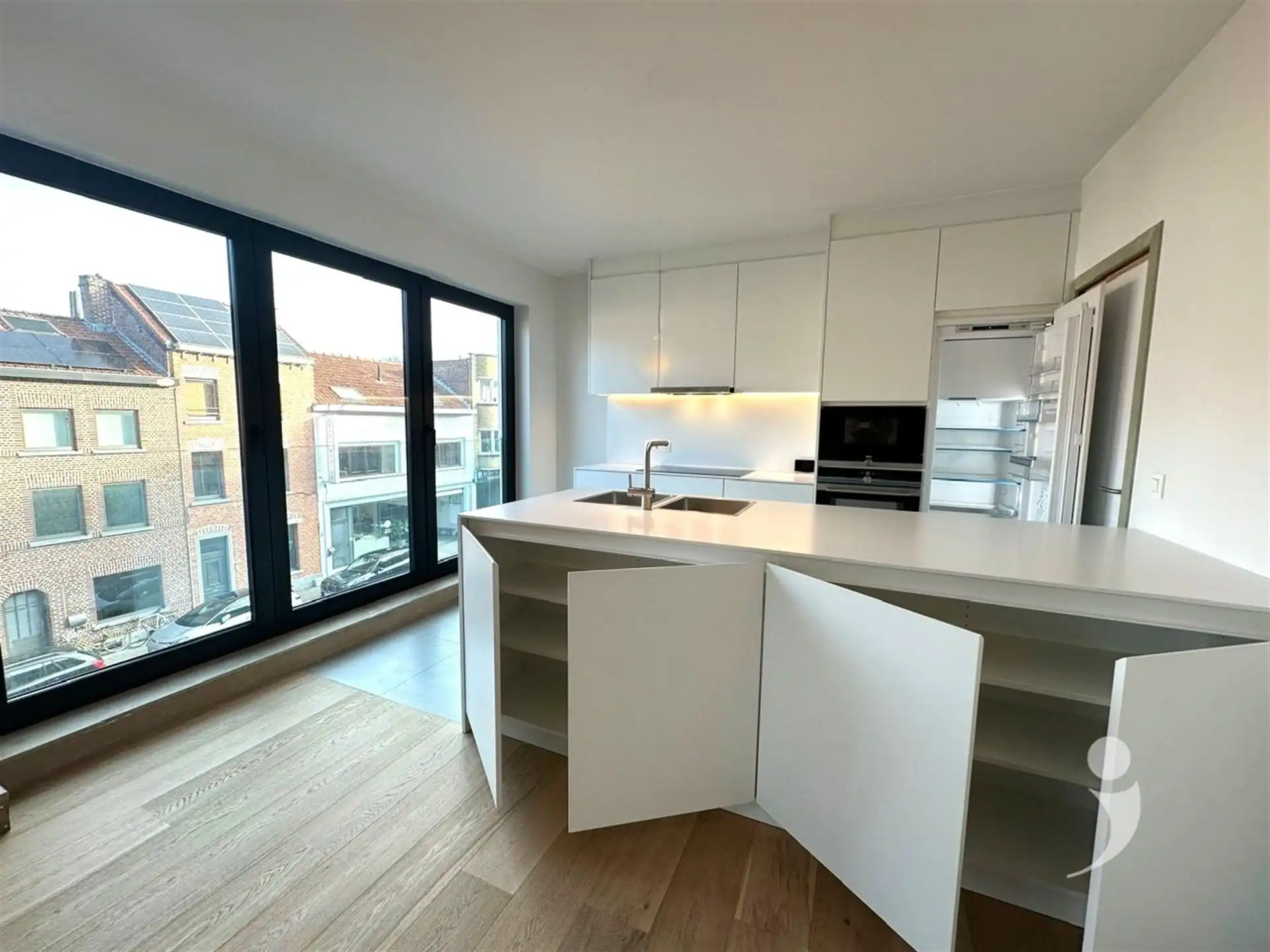 Knap vernieuwbouwappartement foto {{pictureIndex}}