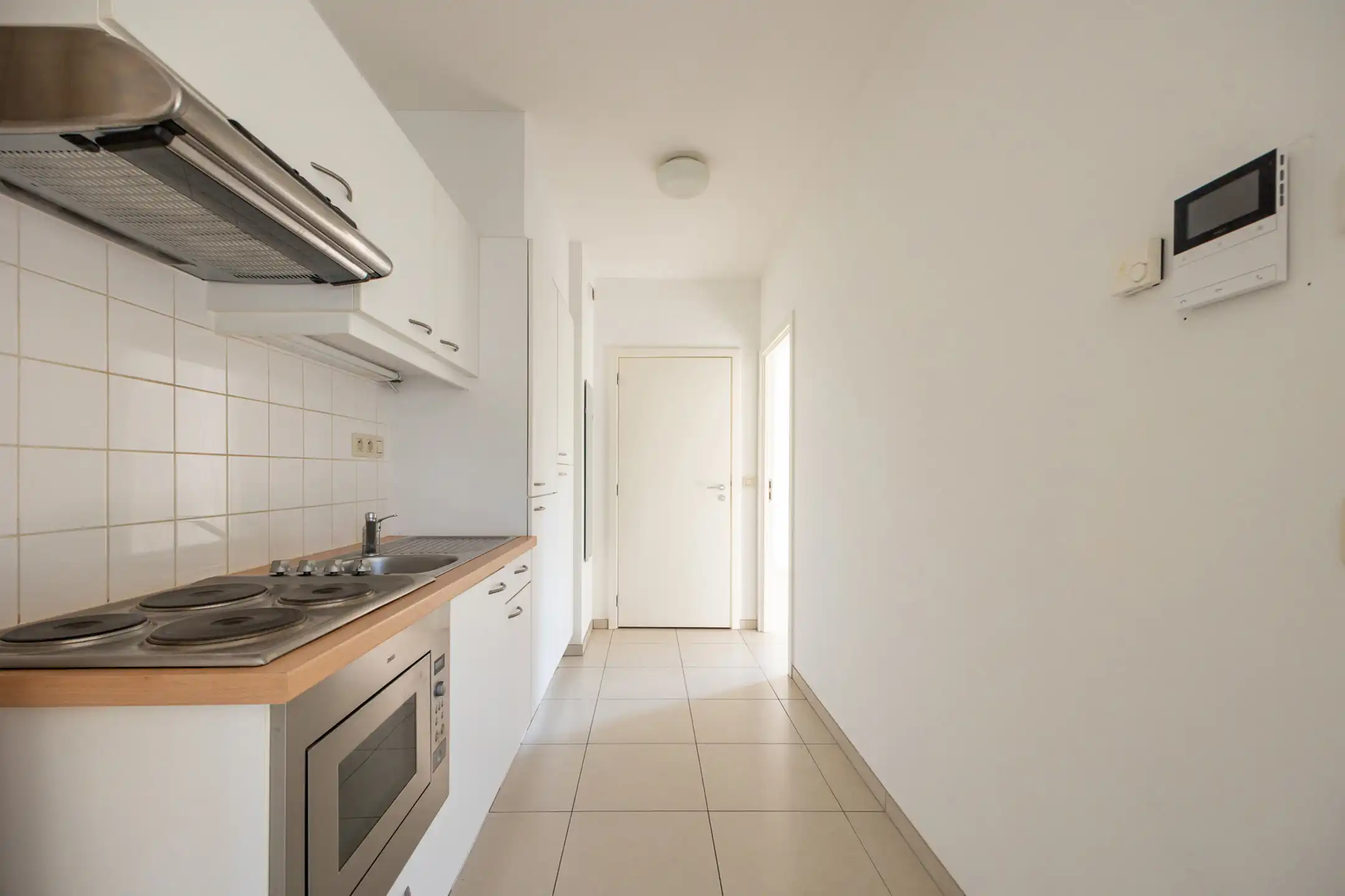 Grote, lichtrijke serviceflat met twee kamers  foto 7