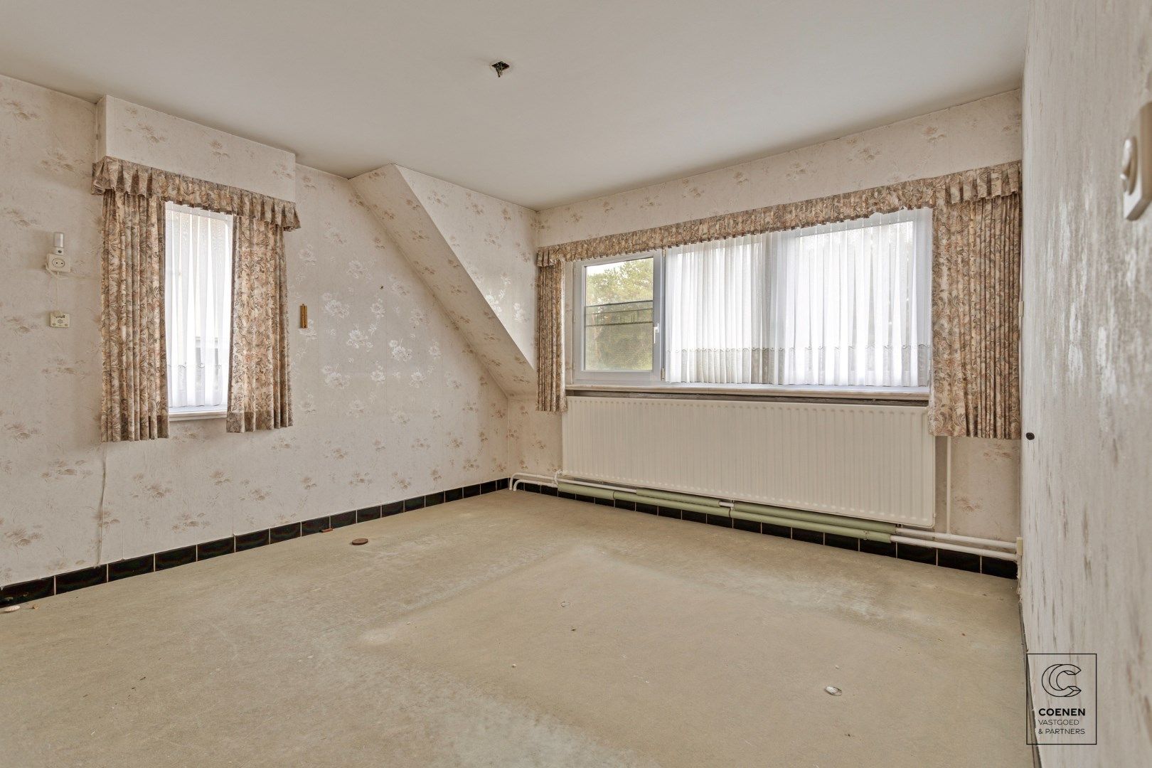 Unieke renovatiekans op 1673m² in Sint-Job: 2 slaapkamers, garage en tal van mogelijkheden! foto 16