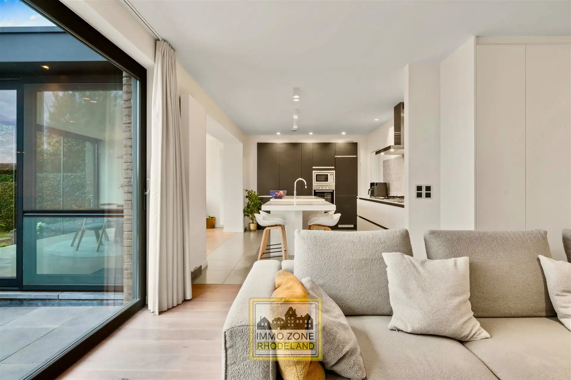 Sublieme moderne woning met prachtige tuin foto 8