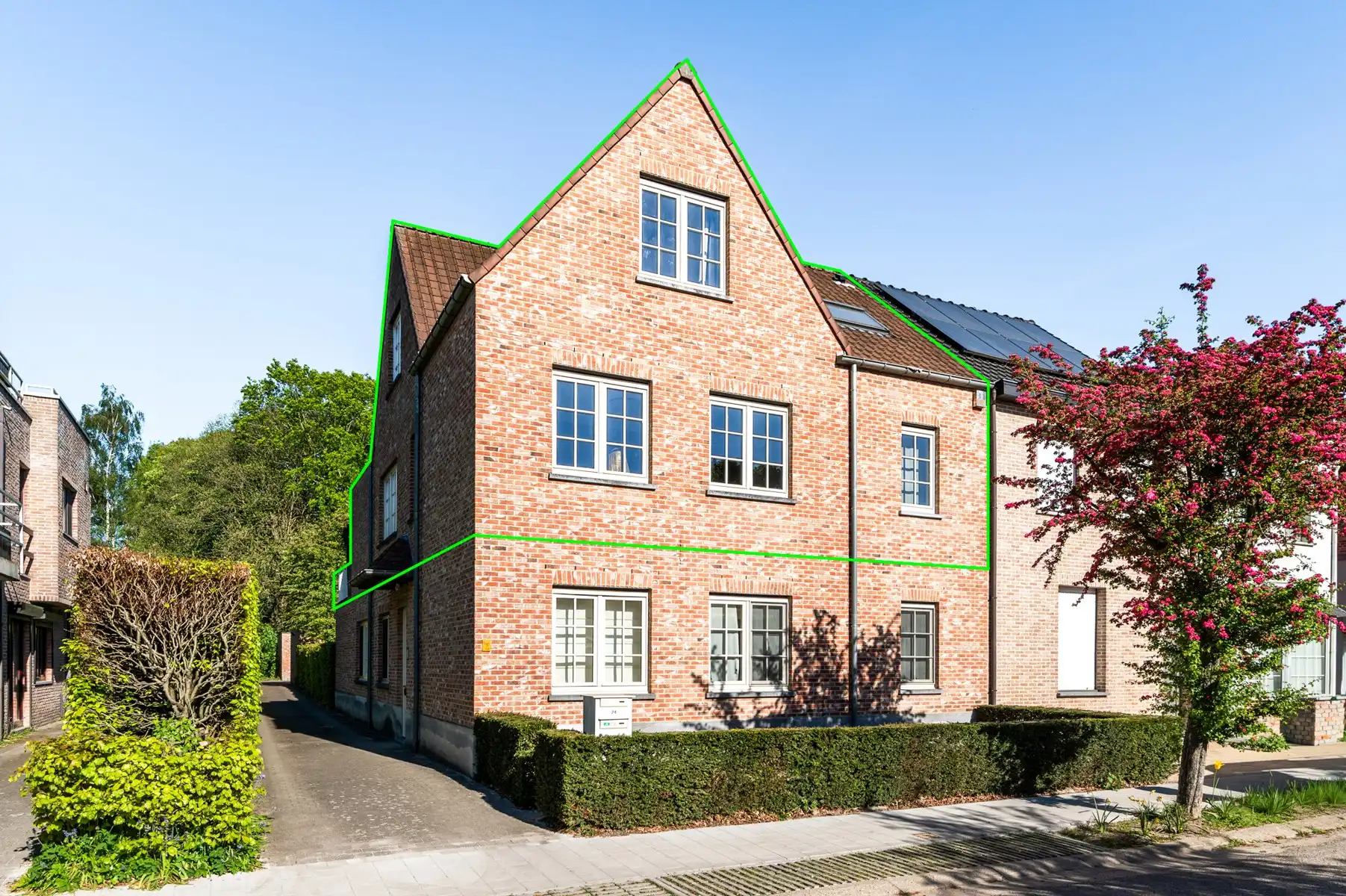 Uitzonderlijk duplex-appartement met zicht op groen foto {{pictureIndex}}