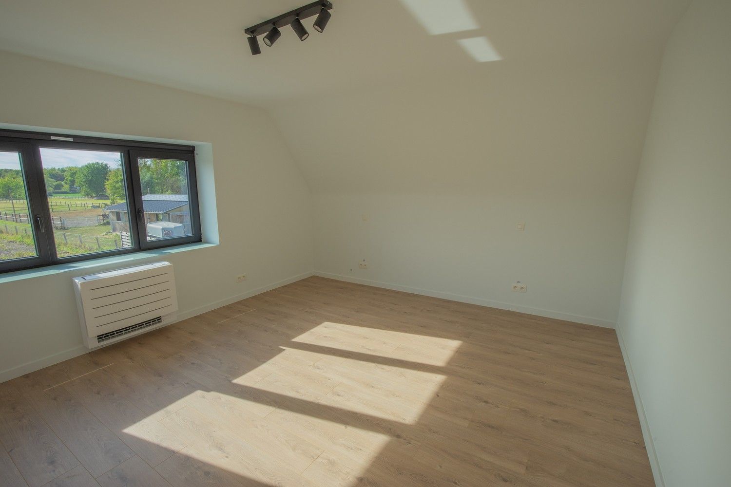 Exclusieve vernieuwbouwvilla met 5 slaapkamers en ruime tuin in Ramsel foto 18