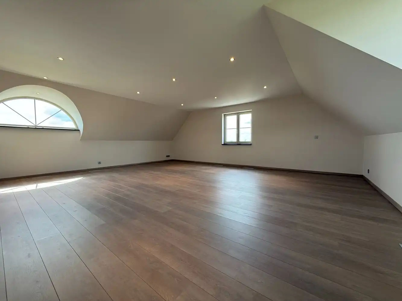 TE HUUR : PRACHTIGE WONING MET 5 SLAAPKAMERS EN 2 BADKAMERS foto 20