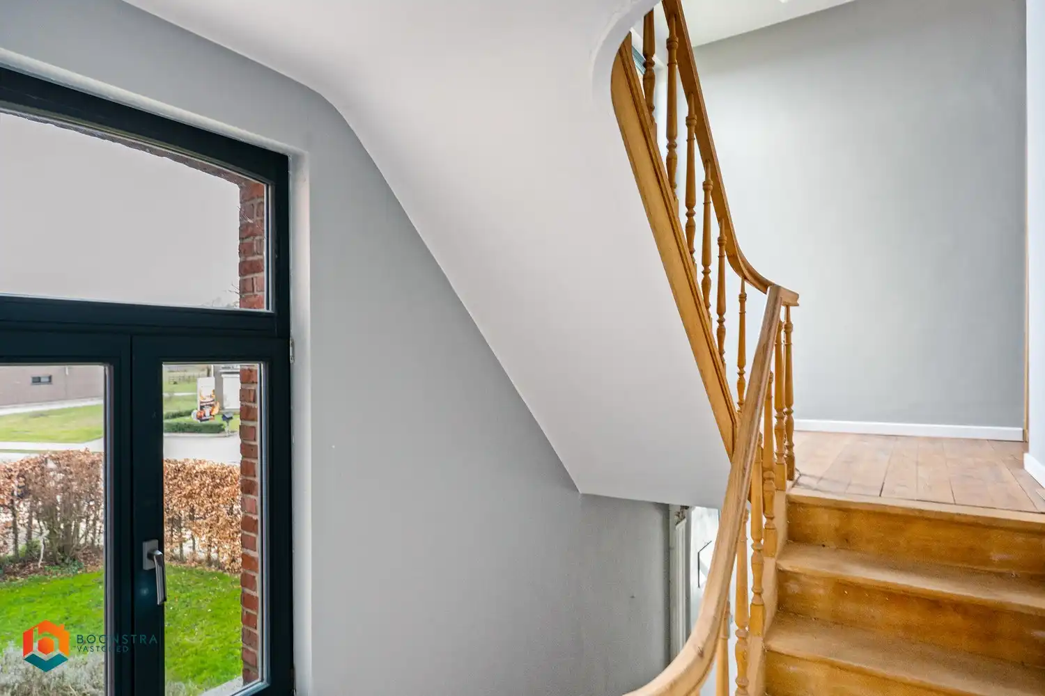 Zonevreemde woning met magazijn te Putte foto 14