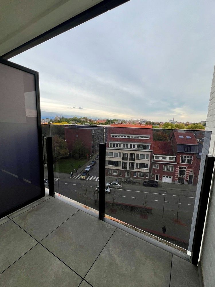 Volledig gerenoveerd tweeslaapkamer appartement te huur foto 17