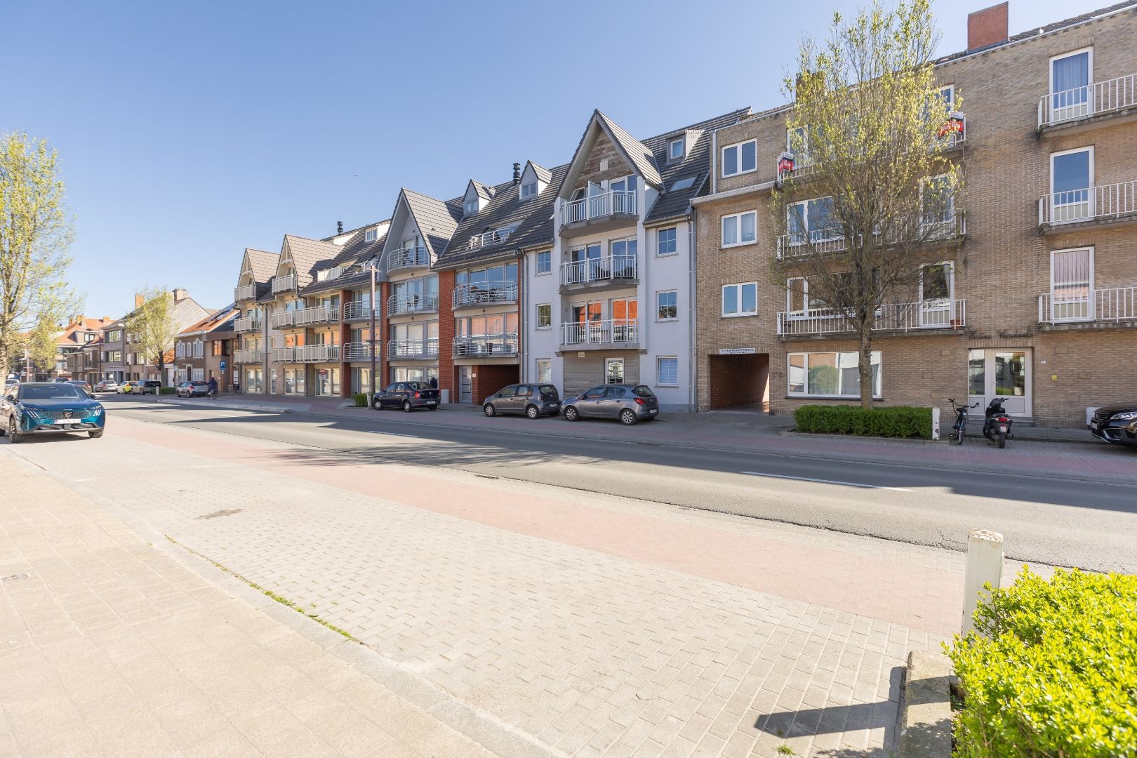 Instapklaar appartement met 3 slaapkamers te Nieuwpoort-Stad. foto {{pictureIndex}}