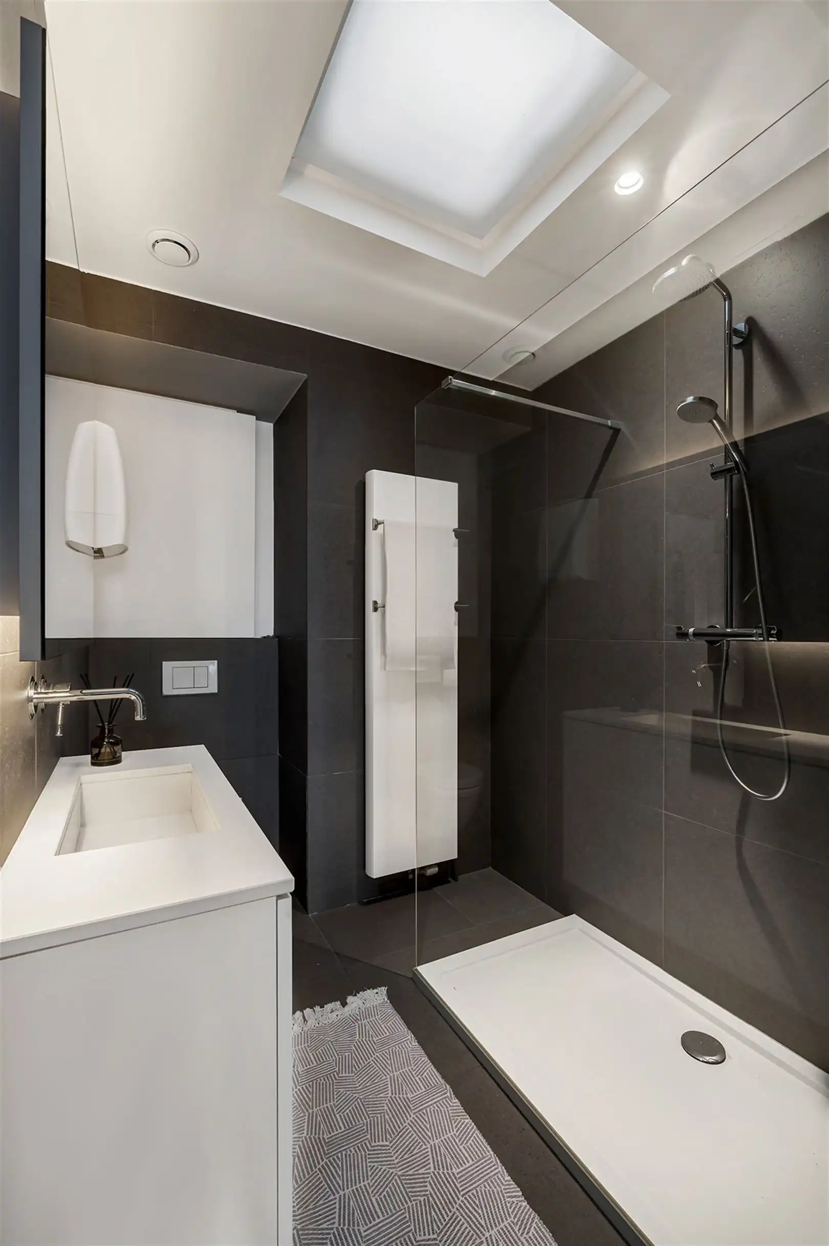 Gerenoveerd gelijkvloers appartement foto 23