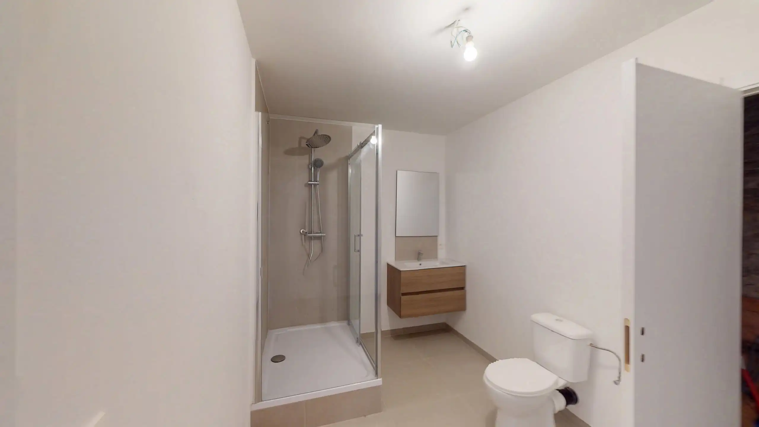 ANTWERPEN - Vernieuwd, ruim appartement met twee slaapkamers foto 7